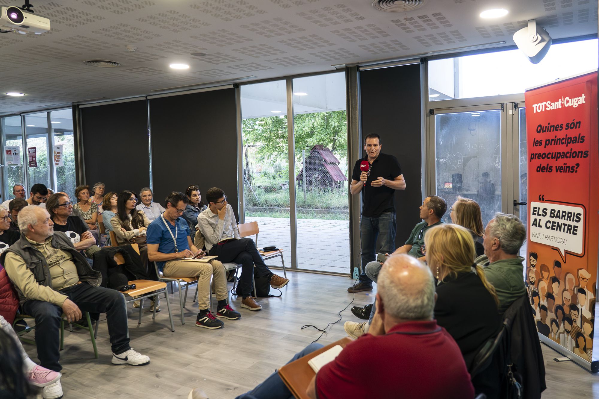 Debat a Mira-sol del cicle 'Els barris al centre'. FOTO: Mireia Comas