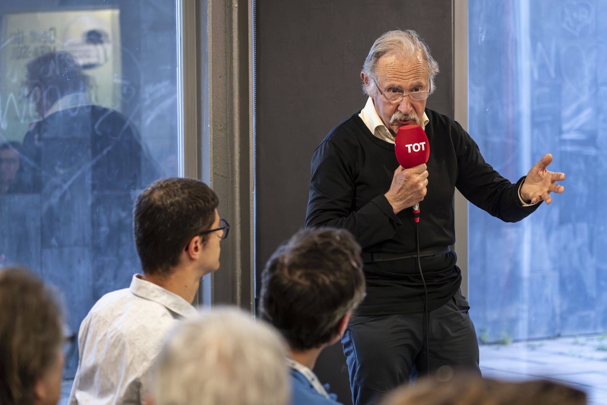Debat a Mira-sol del cicle 'Els barris al centre'. FOTO: Mireia Comas