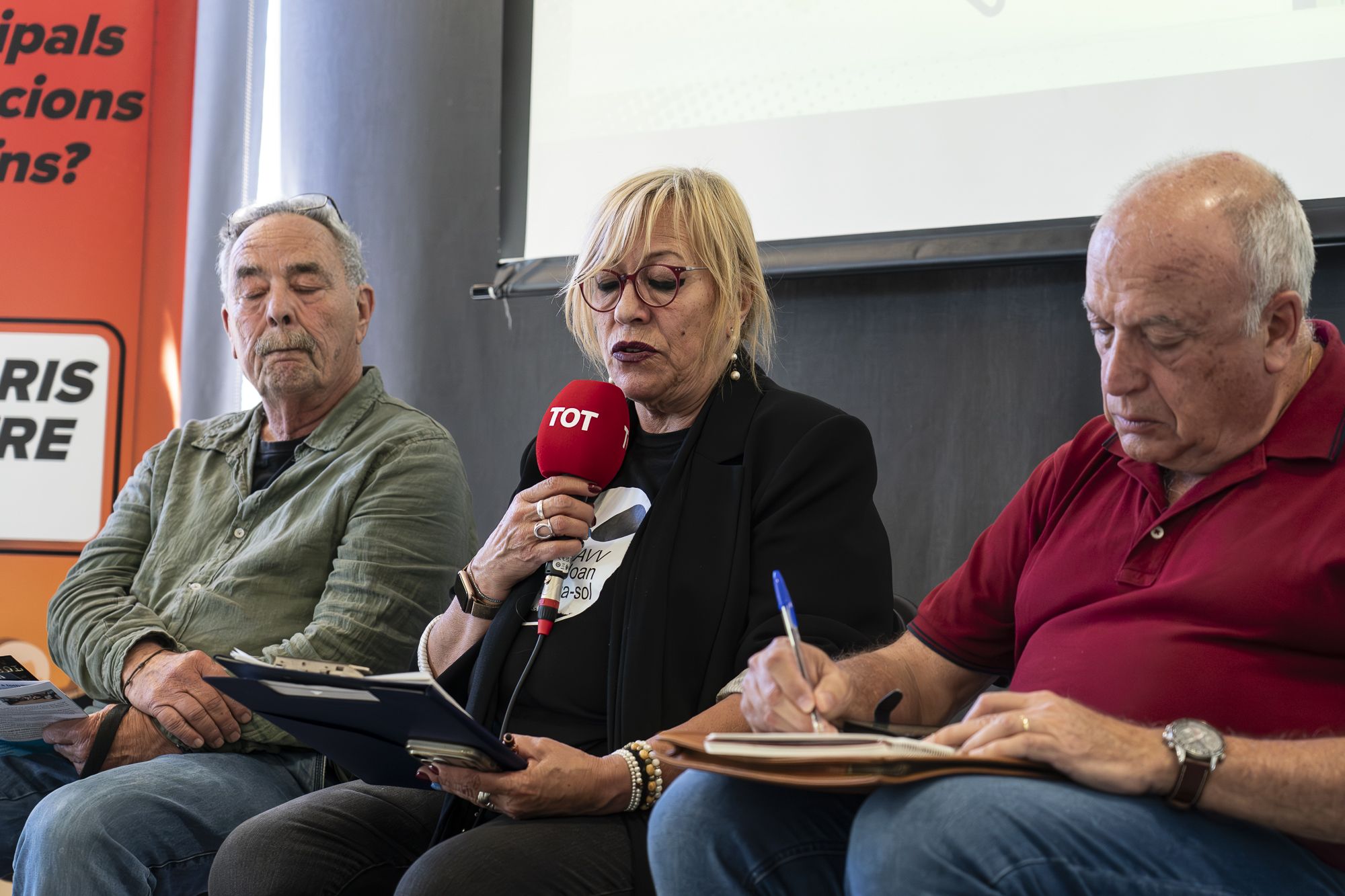Debat a Mira-sol del cicle 'Els barris al centre'. FOTO: Mireia Comas