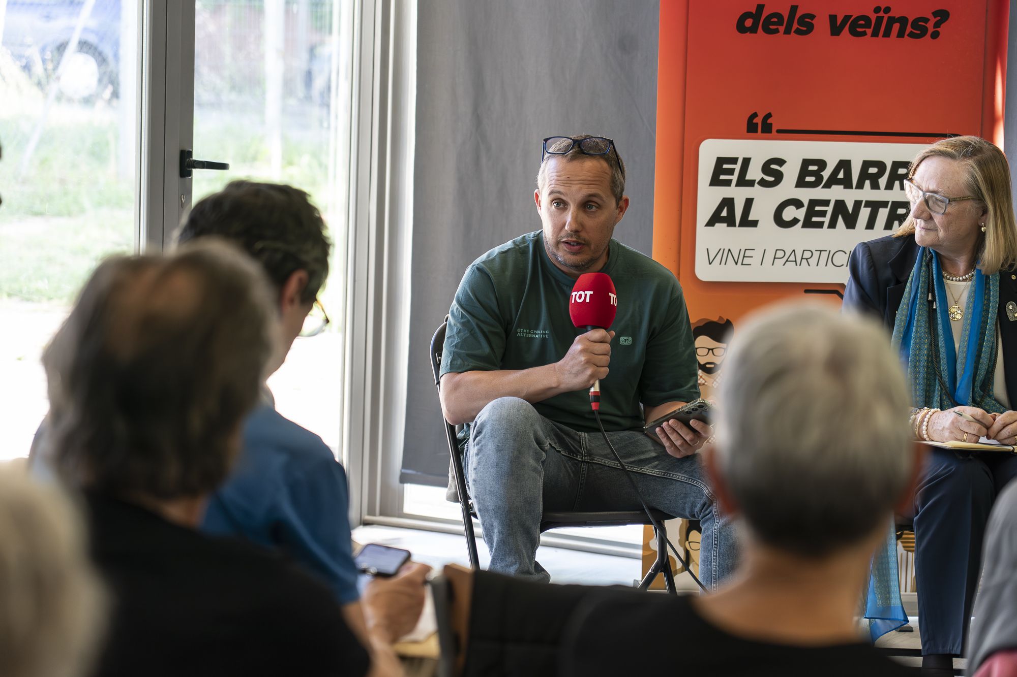 Debat a Mira-sol del cicle 'Els barris al centre'. FOTO: Mireia Comas