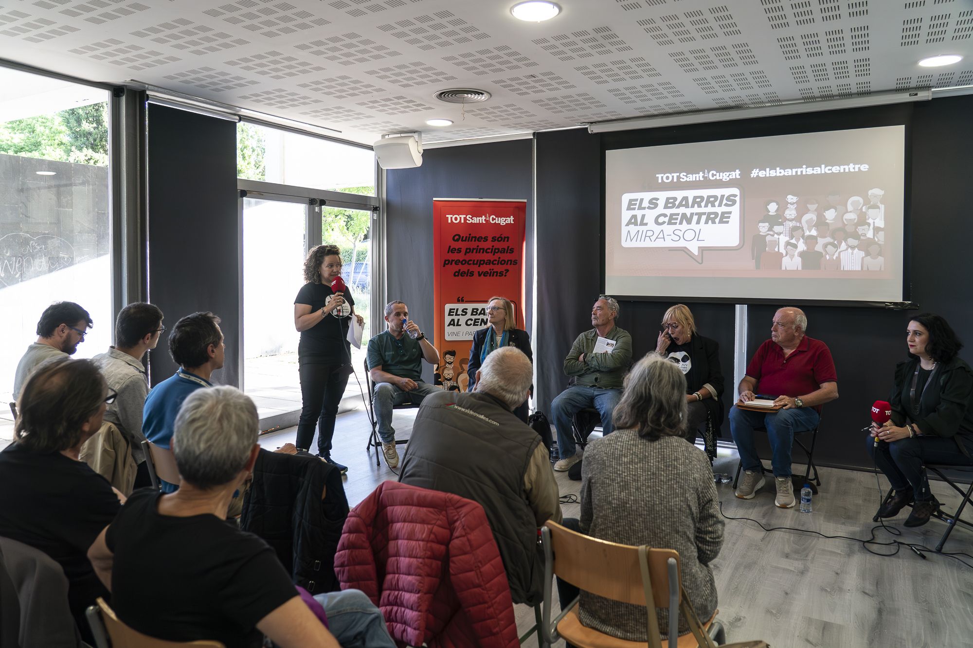 Debat a Mira-sol del cicle 'Els barris al centre'. FOTO: Mireia Comas