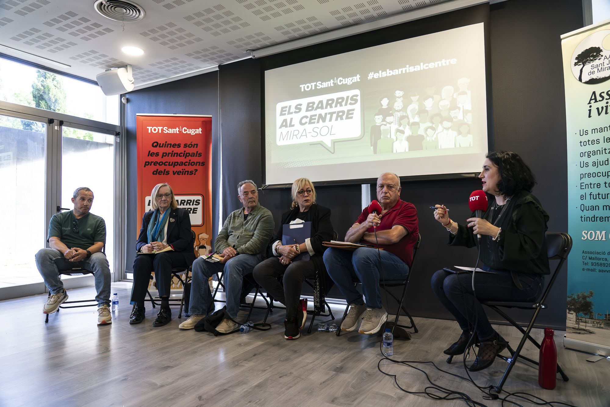 Debat a Mira-sol del cicle 'Els barris al centre'. FOTO: Mireia Comas