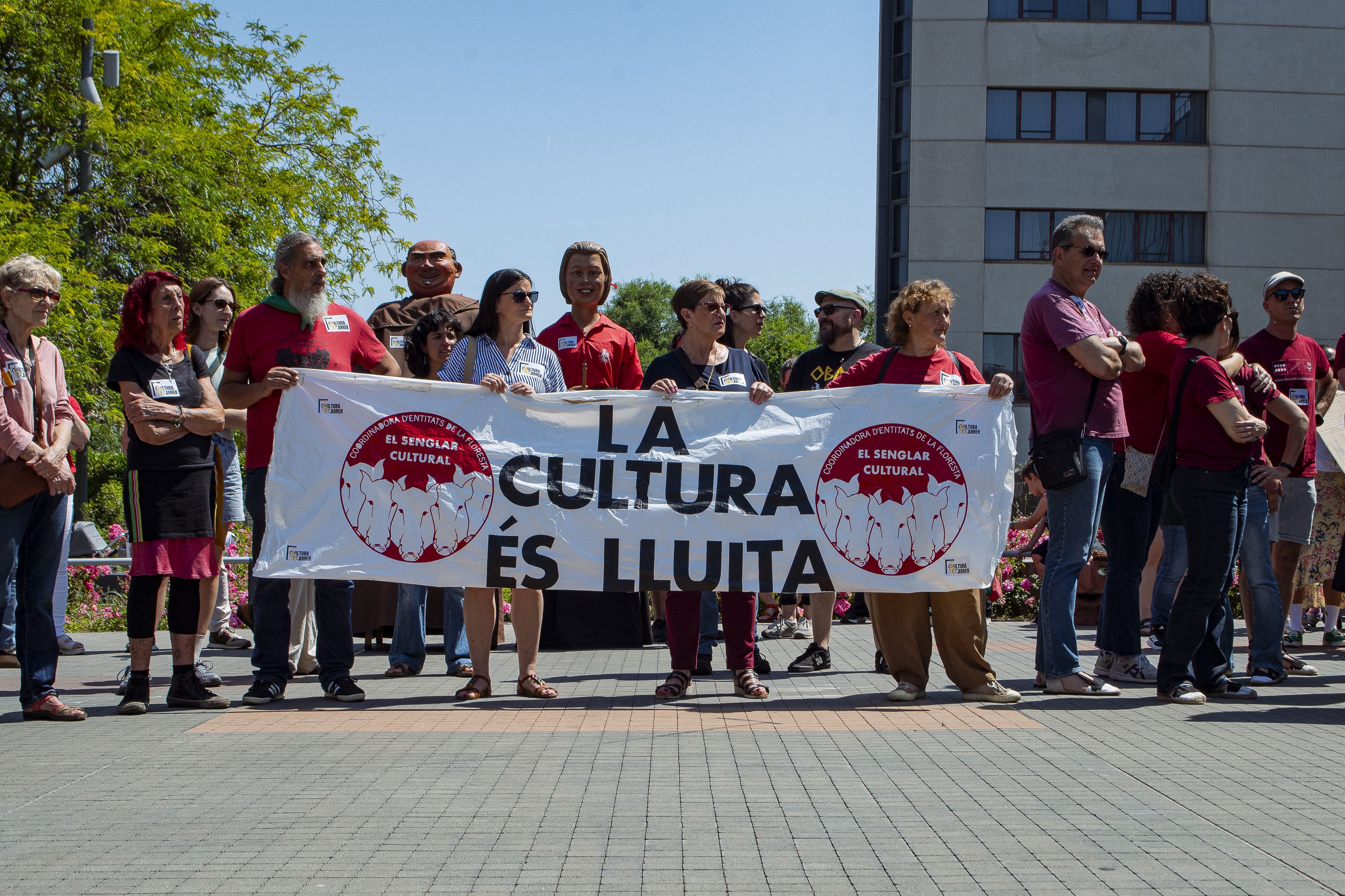 Més de 200 persones es manifesten amb la plataforma Cultura al carrer FOTO: Pol Rodríguez (TOT Sant Cugat)