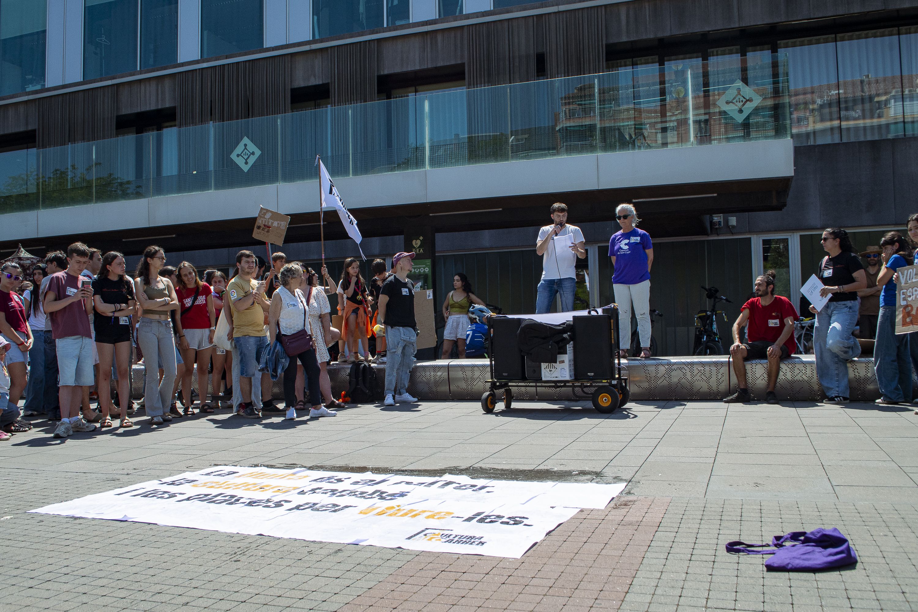 Més de 200 persones es manifesten amb la plataforma Cultura al carrer FOTO: Pol Rodríguez (TOT Sant Cugat)