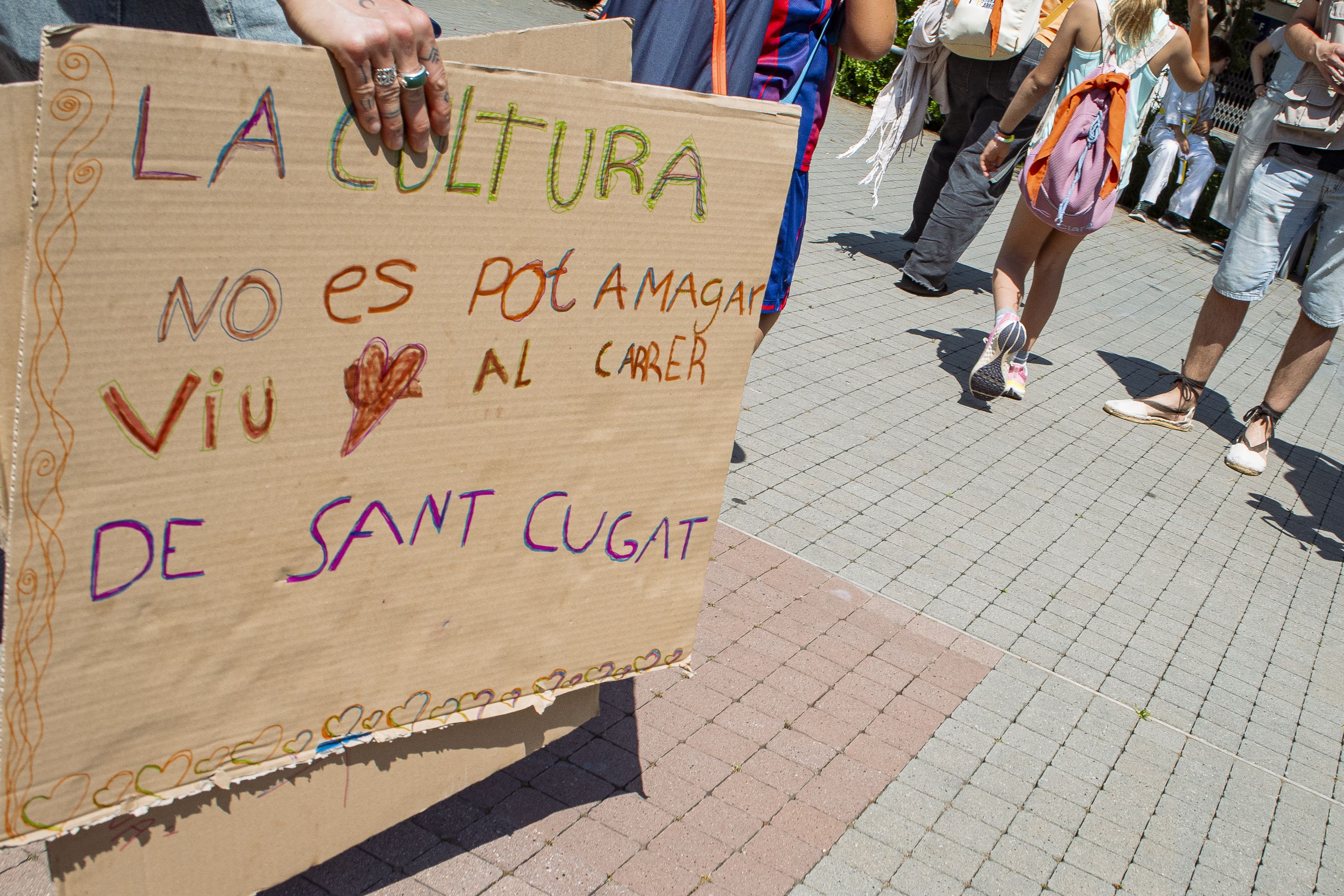 Més de 200 persones es manifesten amb la plataforma Cultura al carrer FOTO: Pol Rodríguez (TOT Sant Cugat)