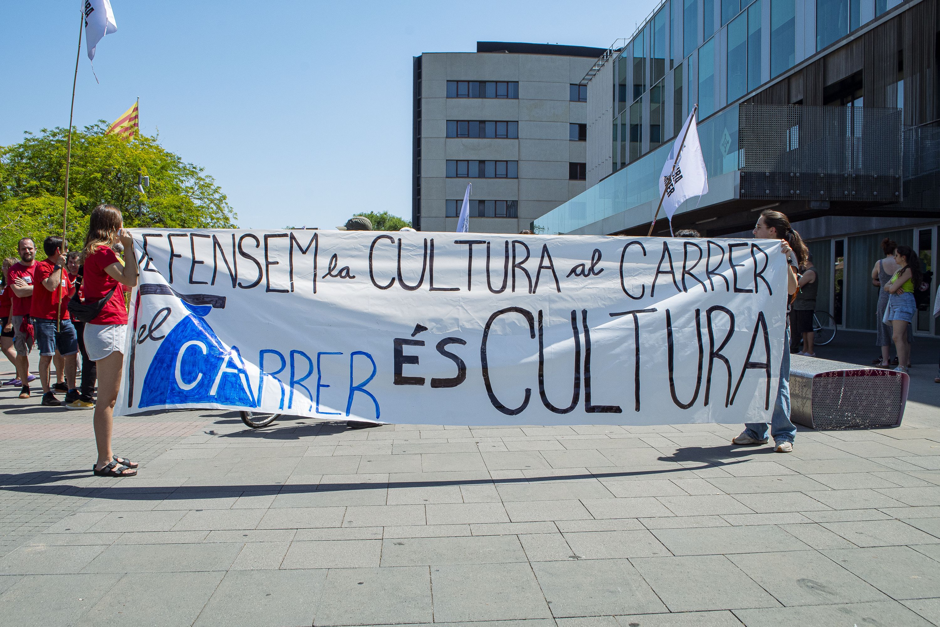 Més de 200 persones es manifesten amb la plataforma Cultura al carrer FOTO: Pol Rodríguez (TOT Sant Cugat)