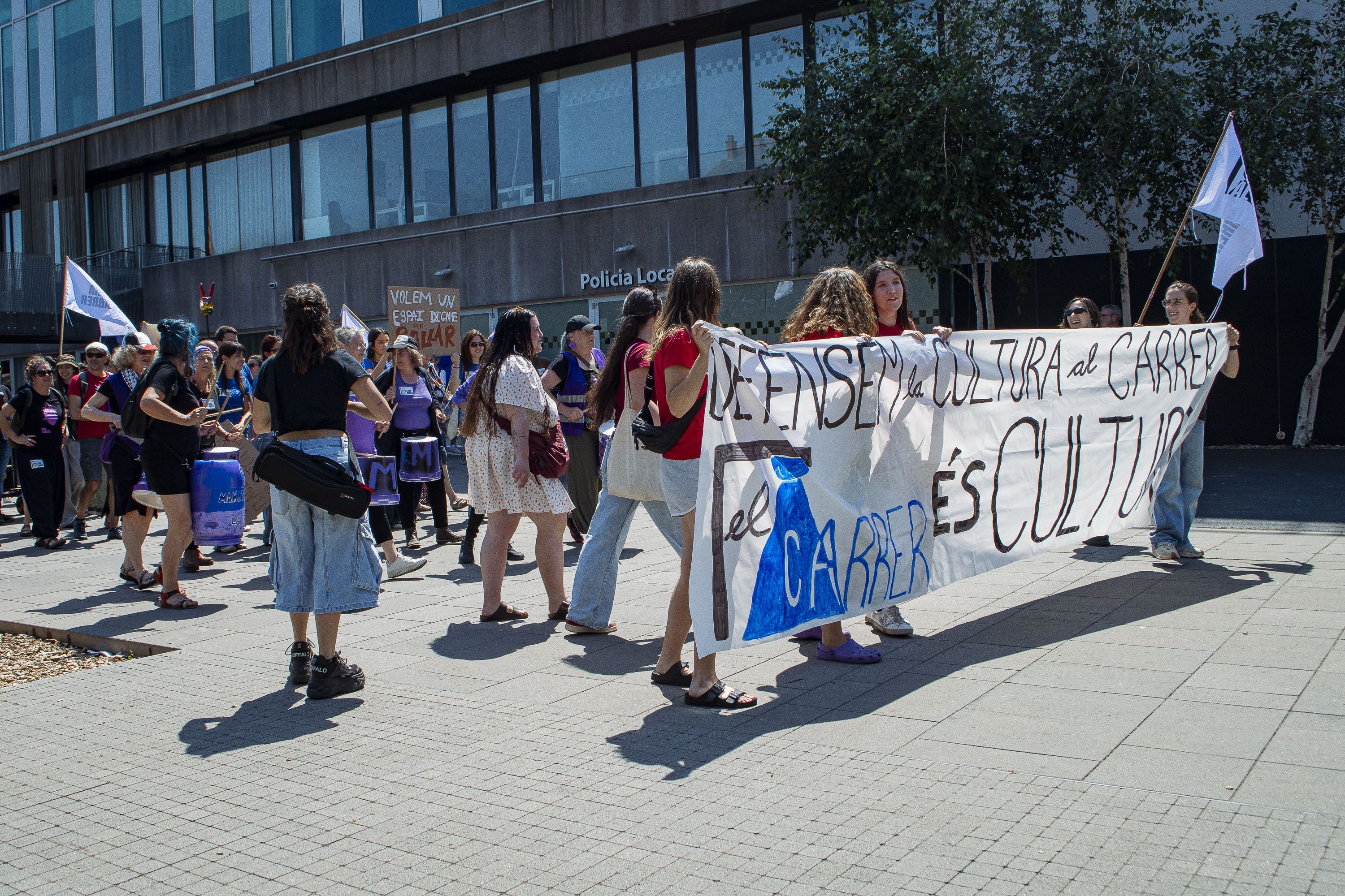 Més de 200 persones es manifesten amb la plataforma Cultura al carrer FOTO: Pol Rodríguez (TOT Sant Cugat)