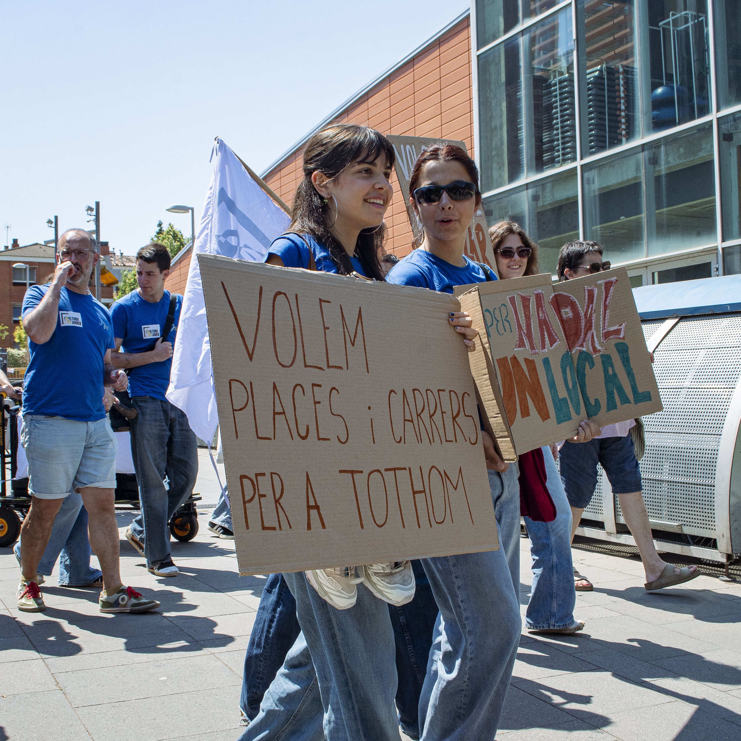 Més de 200 persones es manifesten amb la plataforma Cultura al carrer FOTO: Pol Rodríguez (TOT Sant Cugat)