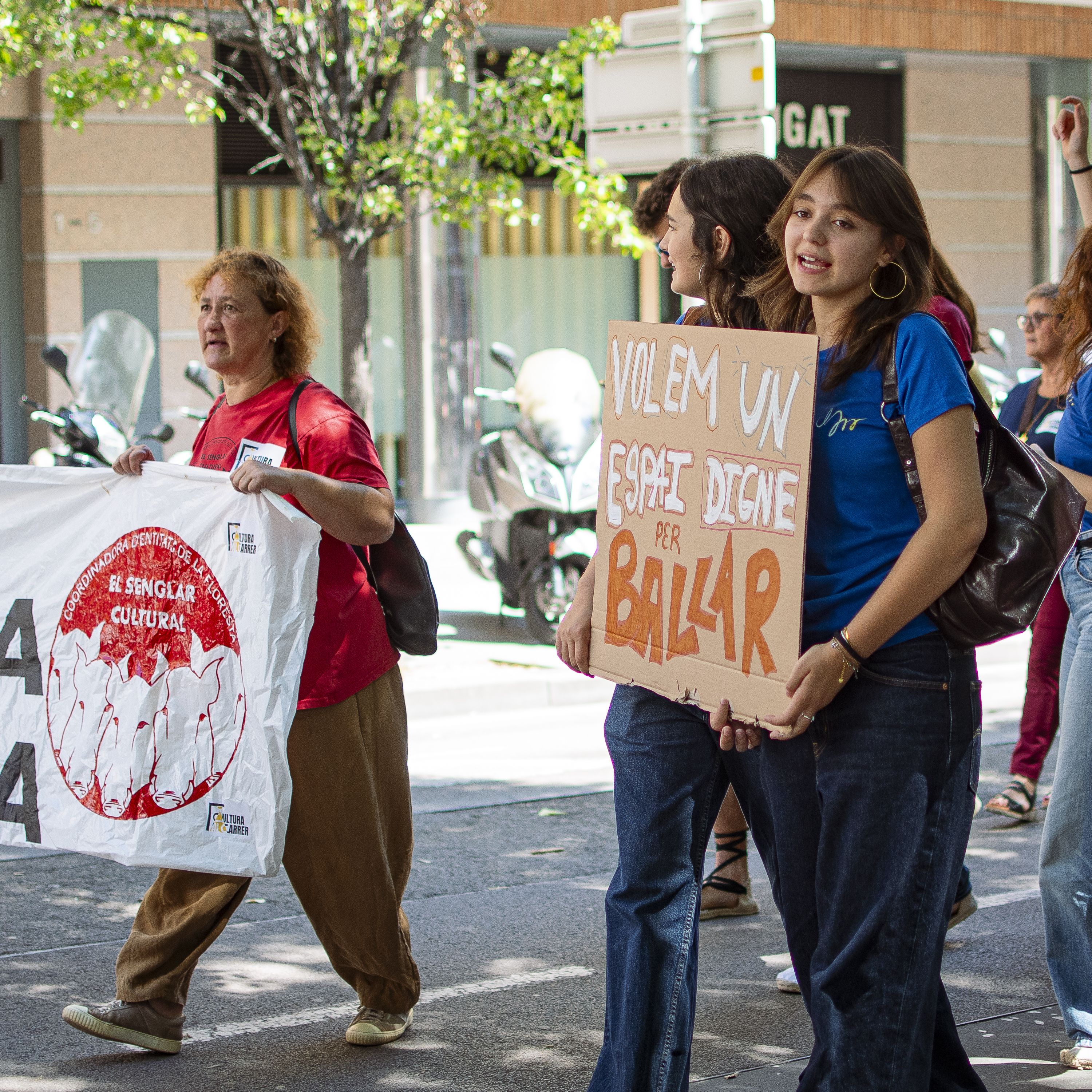 Més de 200 persones es manifesten amb la plataforma Cultura al carrer FOTO: Pol Rodríguez (TOT Sant Cugat)