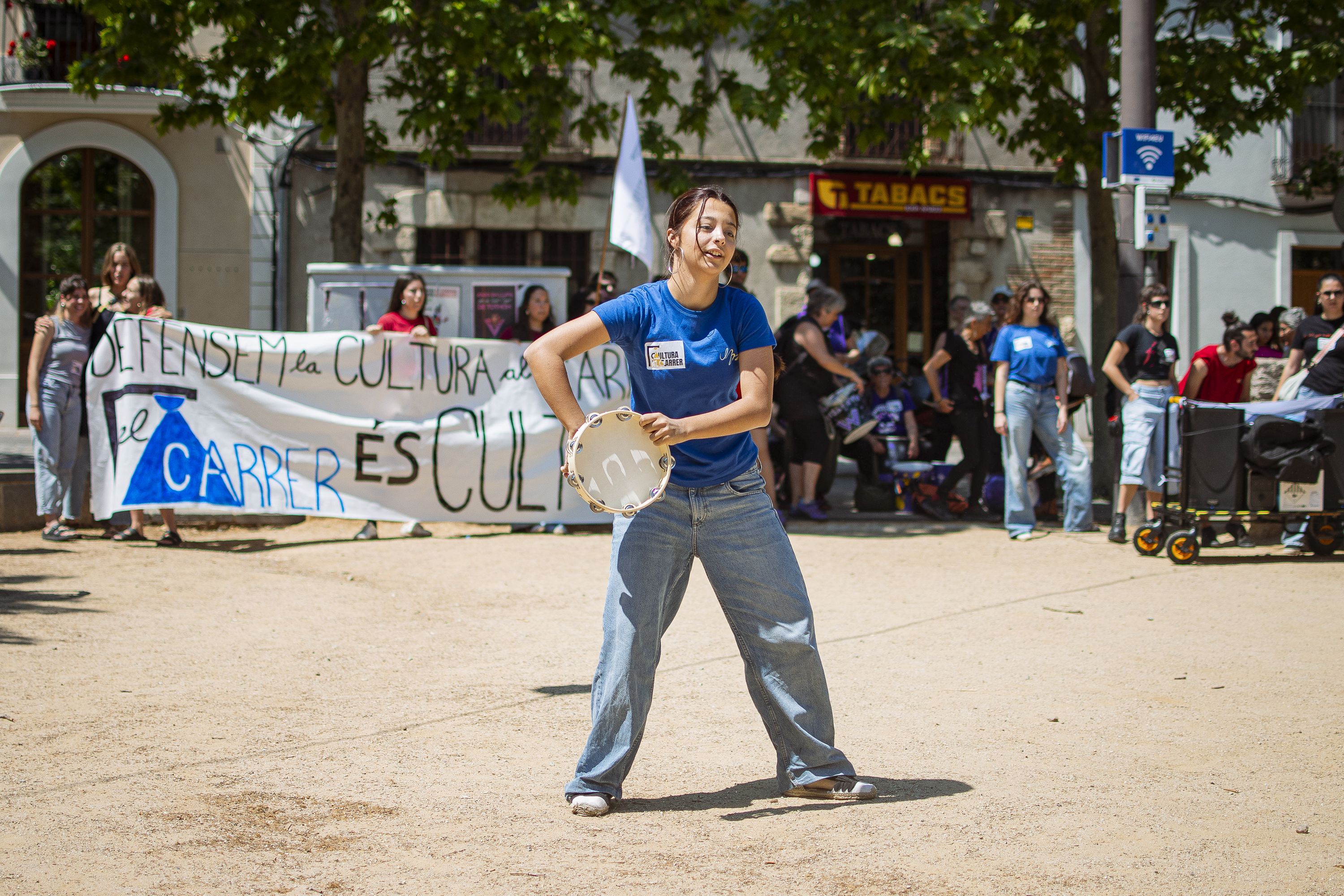 Més de 200 persones es manifesten amb la plataforma Cultura al carrer FOTO: Pol Rodríguez (TOT Sant Cugat)