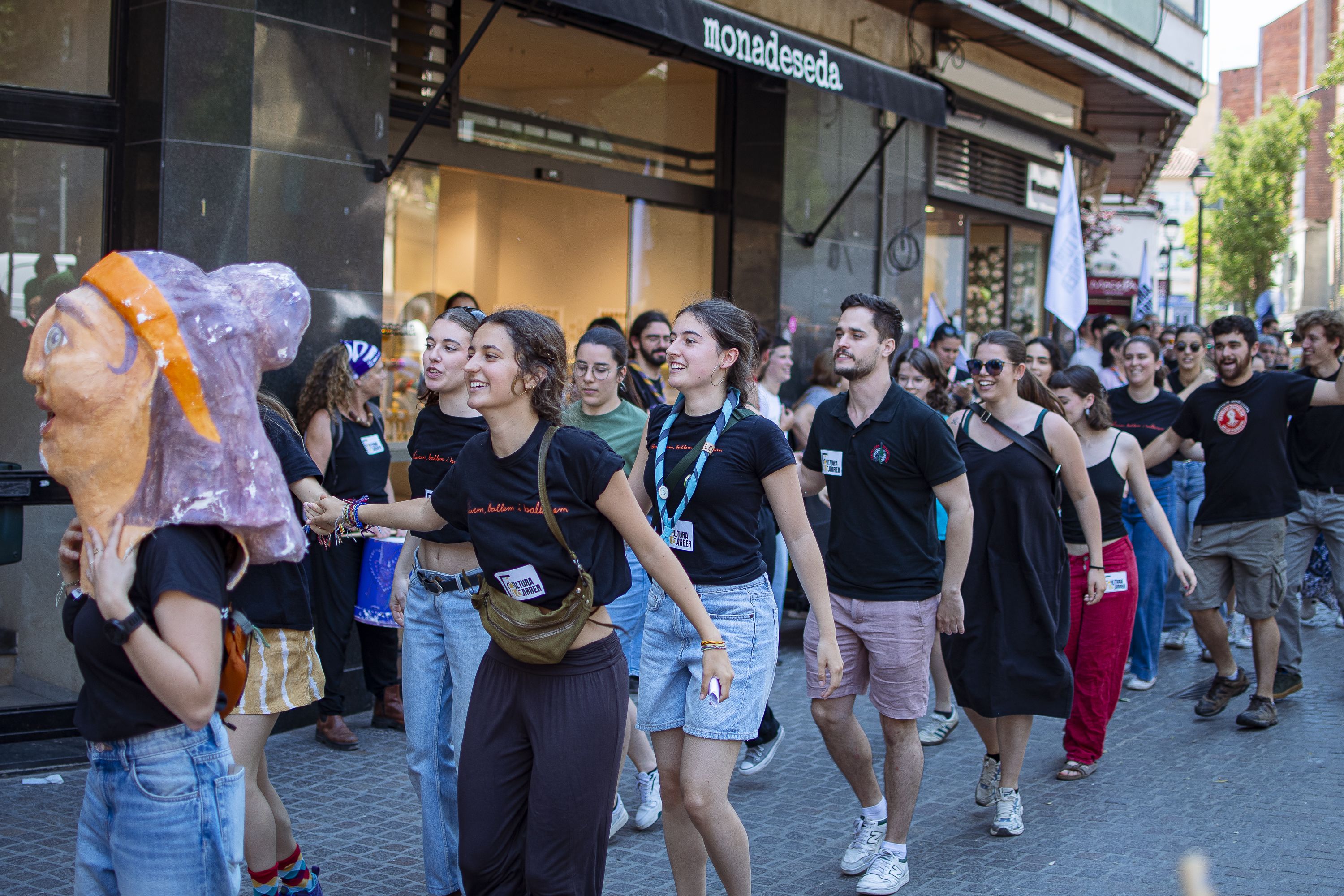 Més de 200 persones es manifesten amb la plataforma Cultura al carrer FOTO: Pol Rodríguez (TOT Sant Cugat)