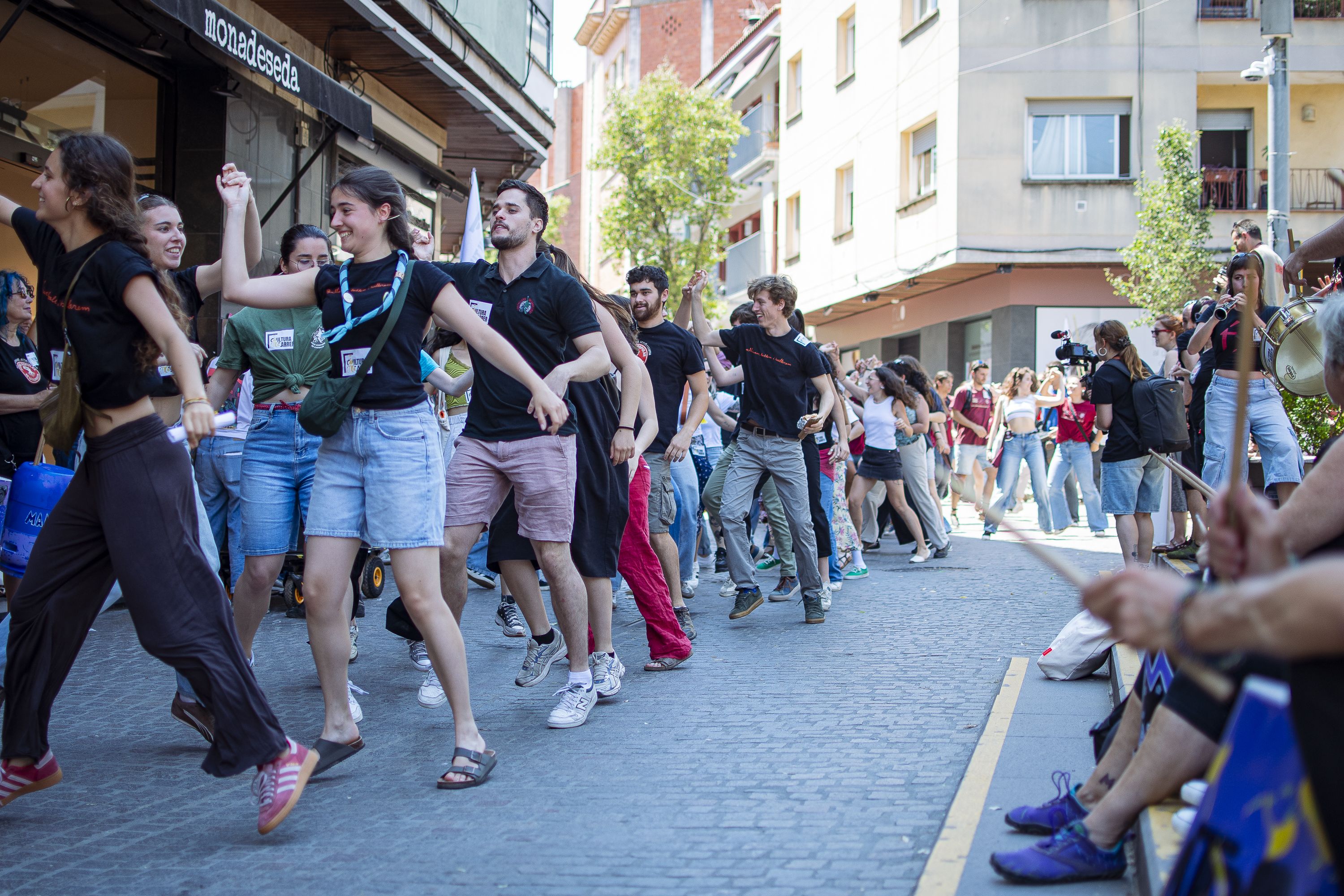 Més de 200 persones es manifesten amb la plataforma Cultura al carrer FOTO: Pol Rodríguez (TOT Sant Cugat)