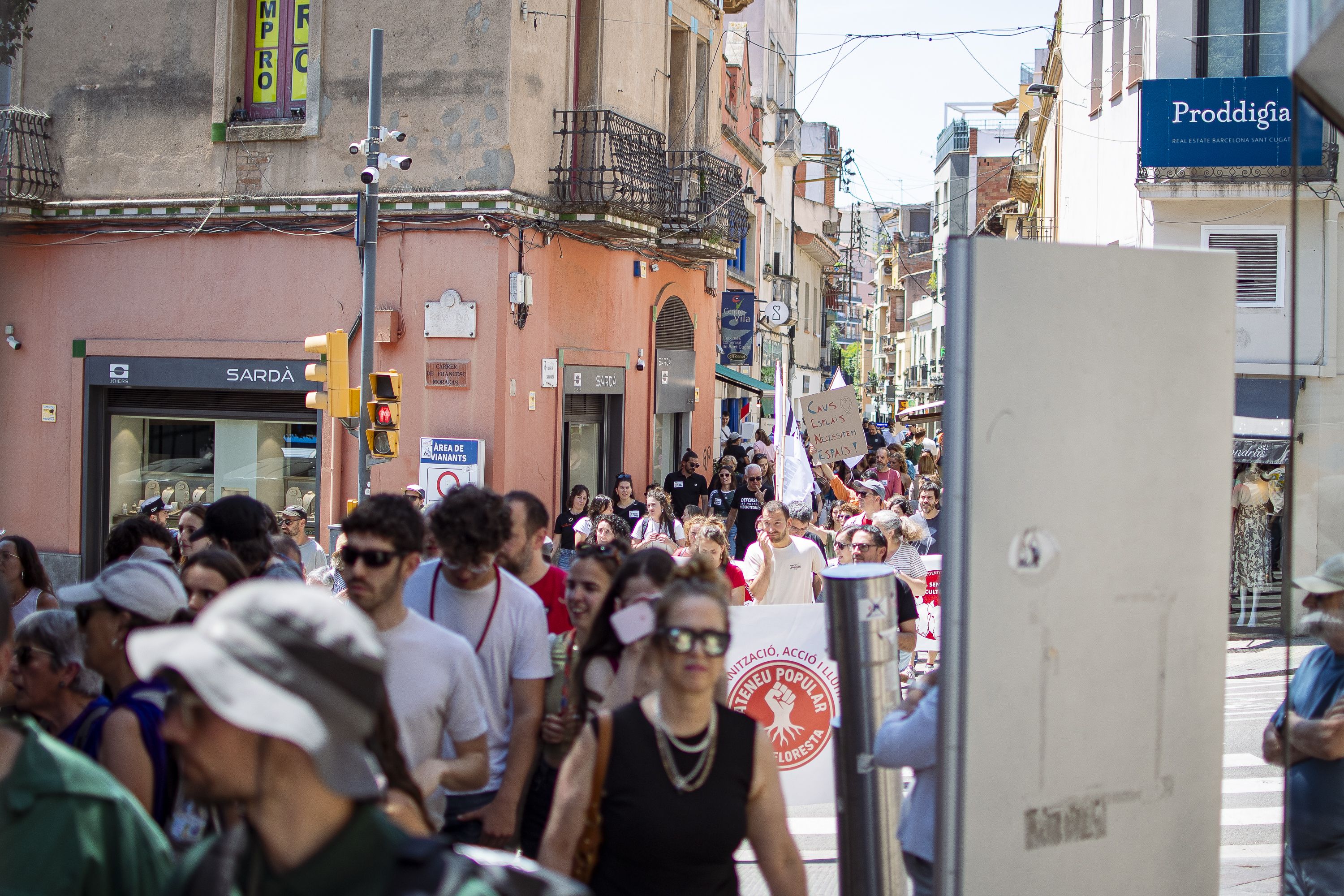 Més de 200 persones es manifesten amb la plataforma Cultura al carrer FOTO: Pol Rodríguez (TOT Sant Cugat)