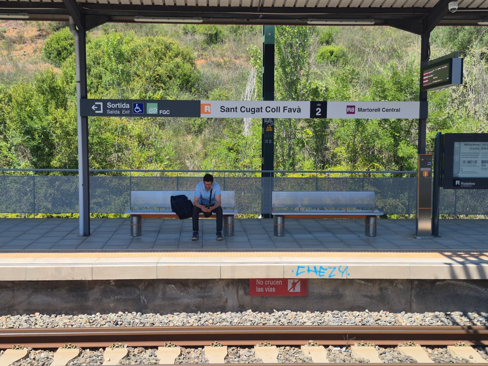Passatgers a comptagotes a l'estació de Rodalies a Sant Cugat FOTO: TOT Sant Cugat