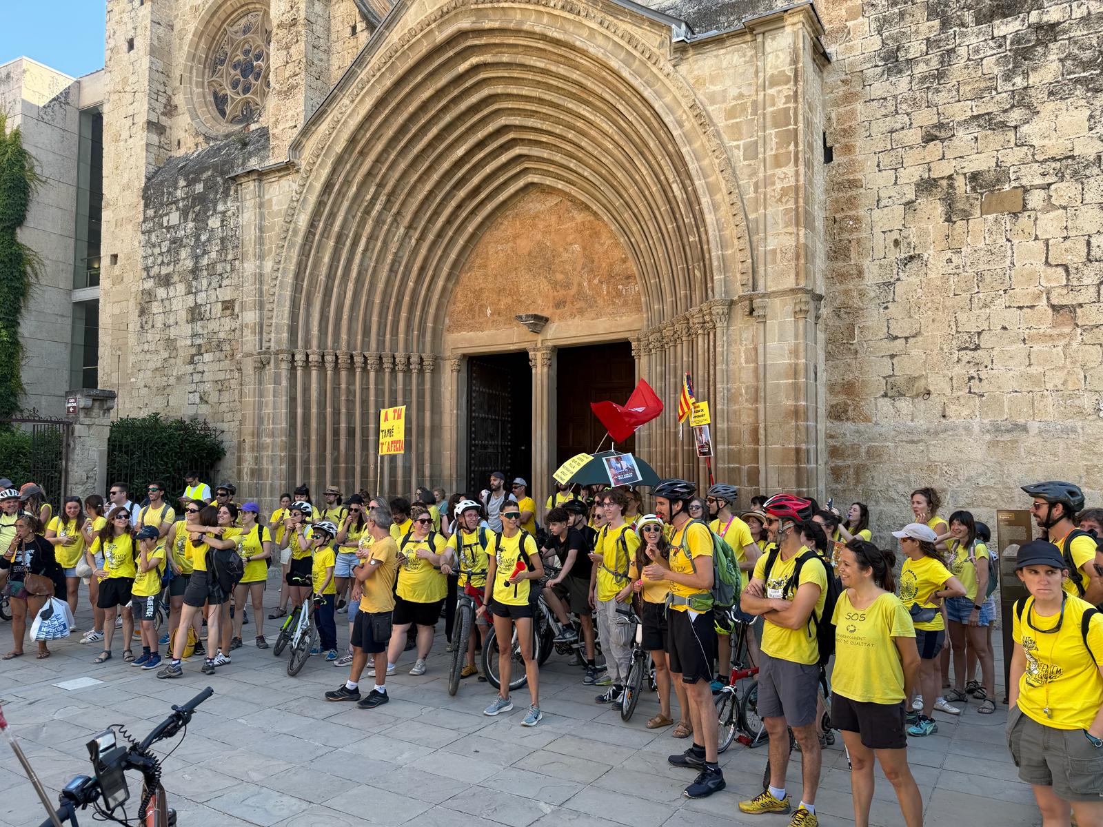Mobilització als peus del Monestir FOTO: TOT Sant Cugat