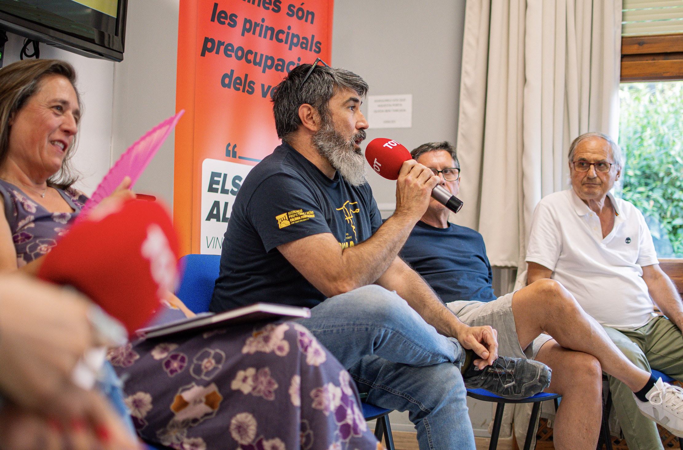 Sergi Yuste, president de l'Associació de Veïns de la Colònia Montserrat, durant la sessió de Valldoreix d'Els barris al centre. FOTO: Pol Rodríguez