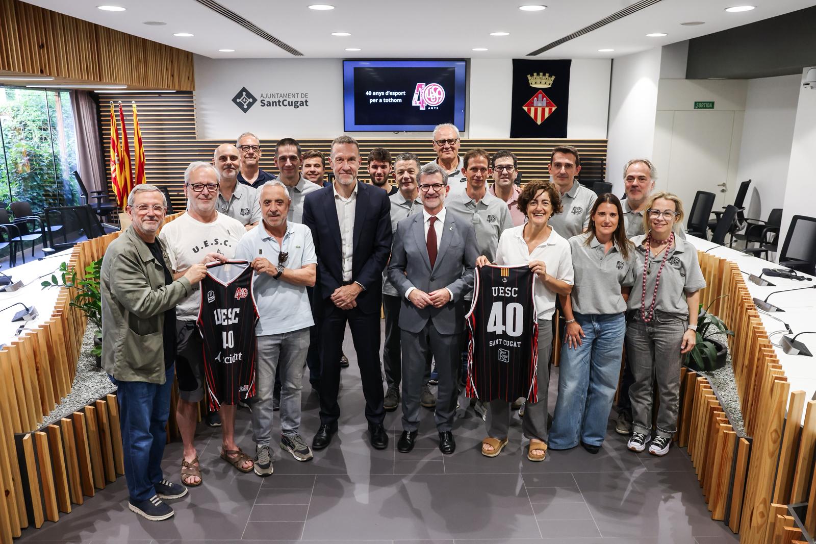 La foto de família de l'acte dels 40 anys de la UESC. FOTO: Cedida