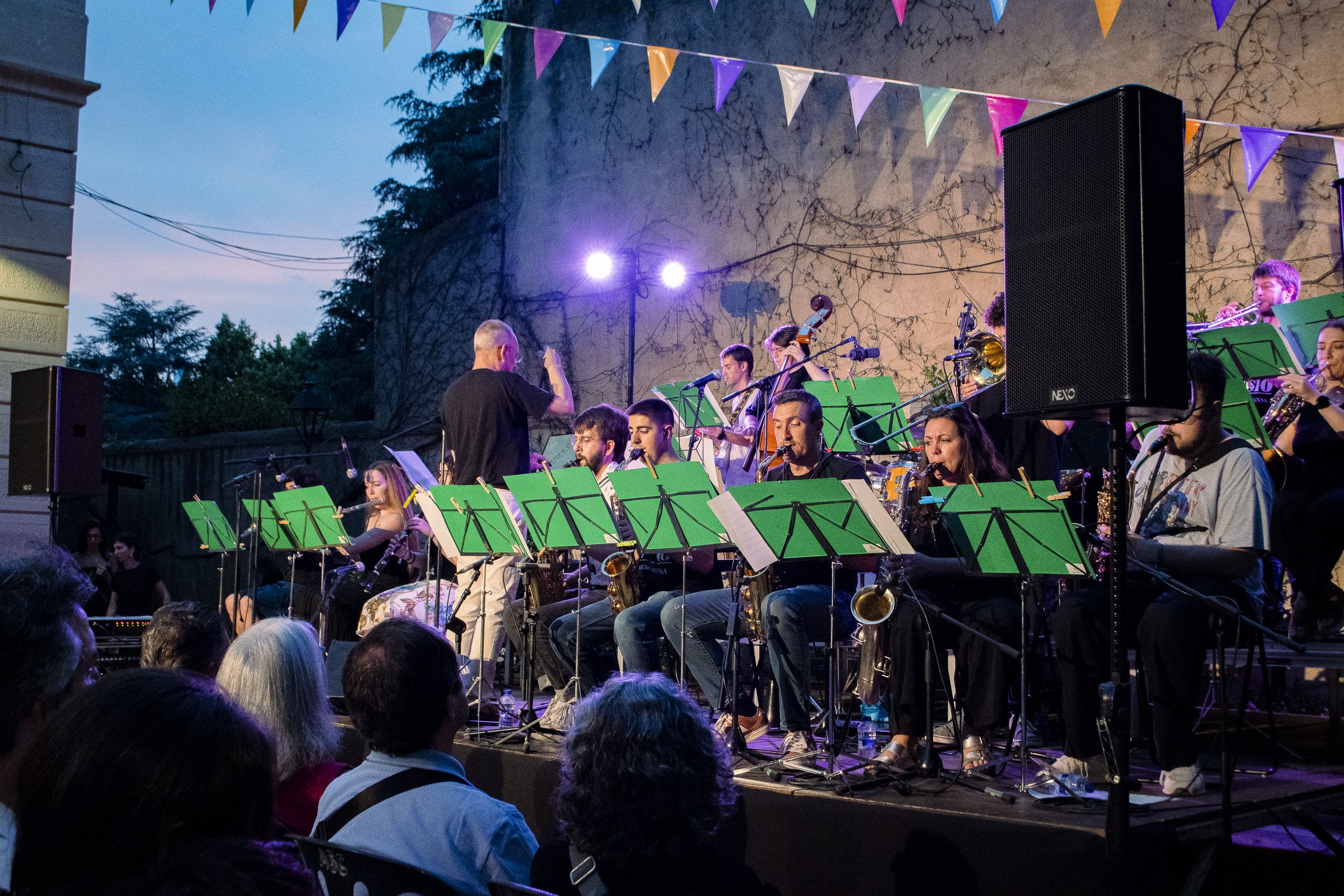 Concert de la Big Band de l'Escola Fusió pel 70è aniversari de l'Ateneu Santcugatenc. FOTO: Pol Rodríguez (TOT Sant Cugat)