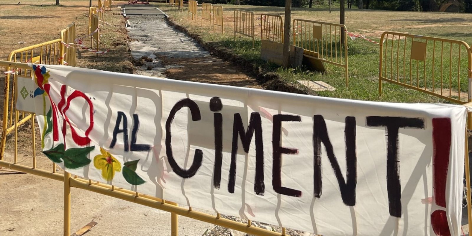 L'associació SOS Bosc de Volpelleres reclama un camí permeable en lloc de ciment al Parc de Can Vernet. FOTO: Cedida.