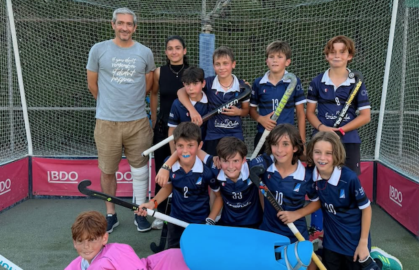 L'aleví masculí d'hoquei herba del Junior FC que s'ha alçat vencedor del Campionat de Catalunya. FOTO: Cedida