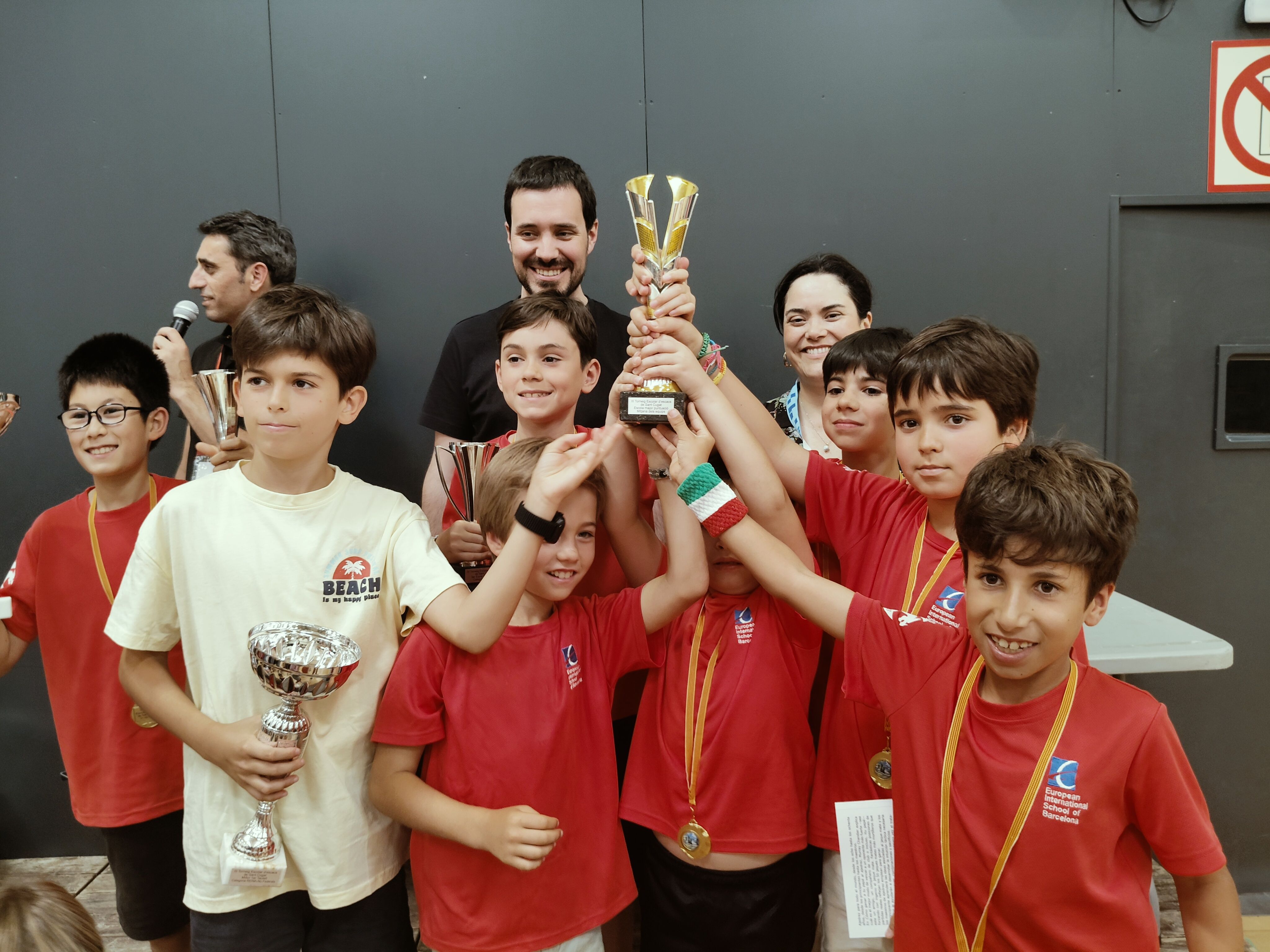 Un dels equips guanyadors de la 3a edició del Torneig Escolar d'Escacs del CE Dos Torres Sant Cugat. FOTO: Cedida