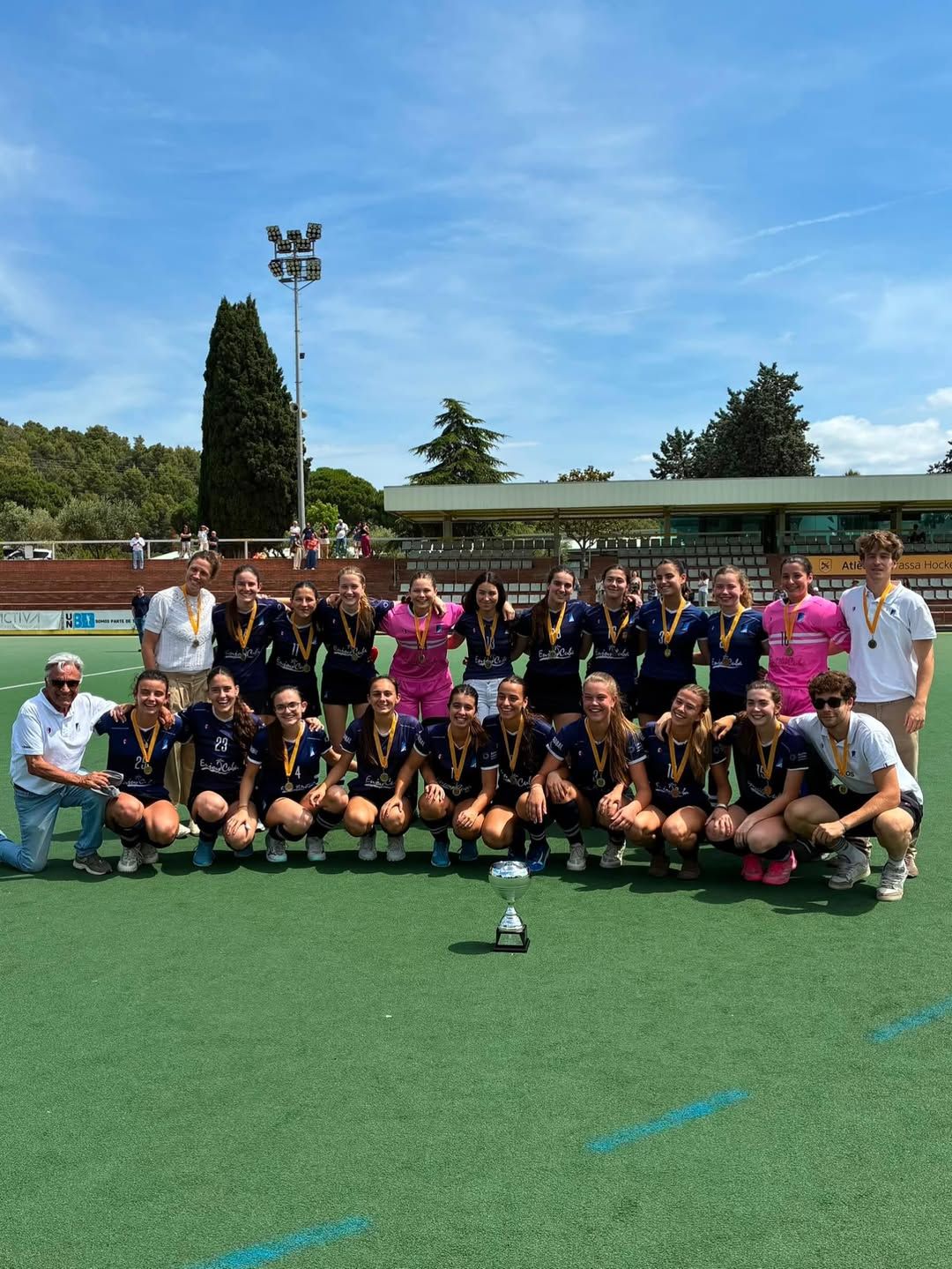El juvenil femení d'hoquei herba del Junior FC guanya el Campionat de Catalunya. FOTO: Cedida