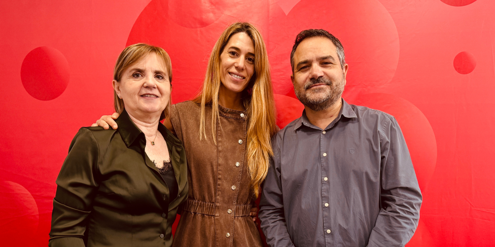 D'esquerra a dreta: Adela Burgos, gerent de Sant Cugat Comerç; Laura Grau, directora del TOT Sant Cugat; i Jaume Buscallà, president de Sant Cugat Comerç. FOTO: TOT Sant Cugat
