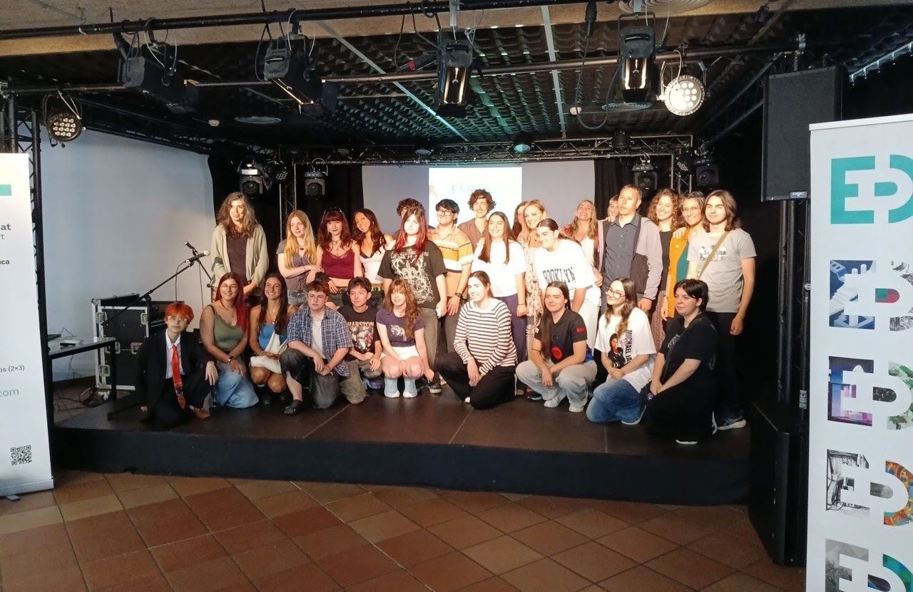Tret de sortida a la campanya 'Juga en català' d'Òmnium Cultural Sant Cugat. FOTO: Cedida