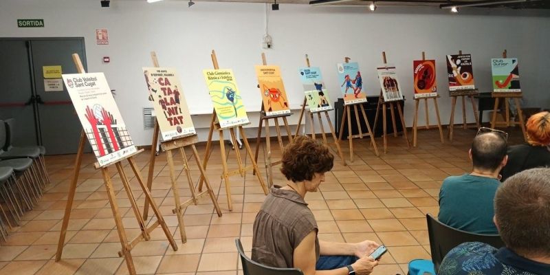 Els cartells seleccionats per la campanya 'Juga en català' d'Òmnium Cultural Sant Cugat. FOTO: Cedida