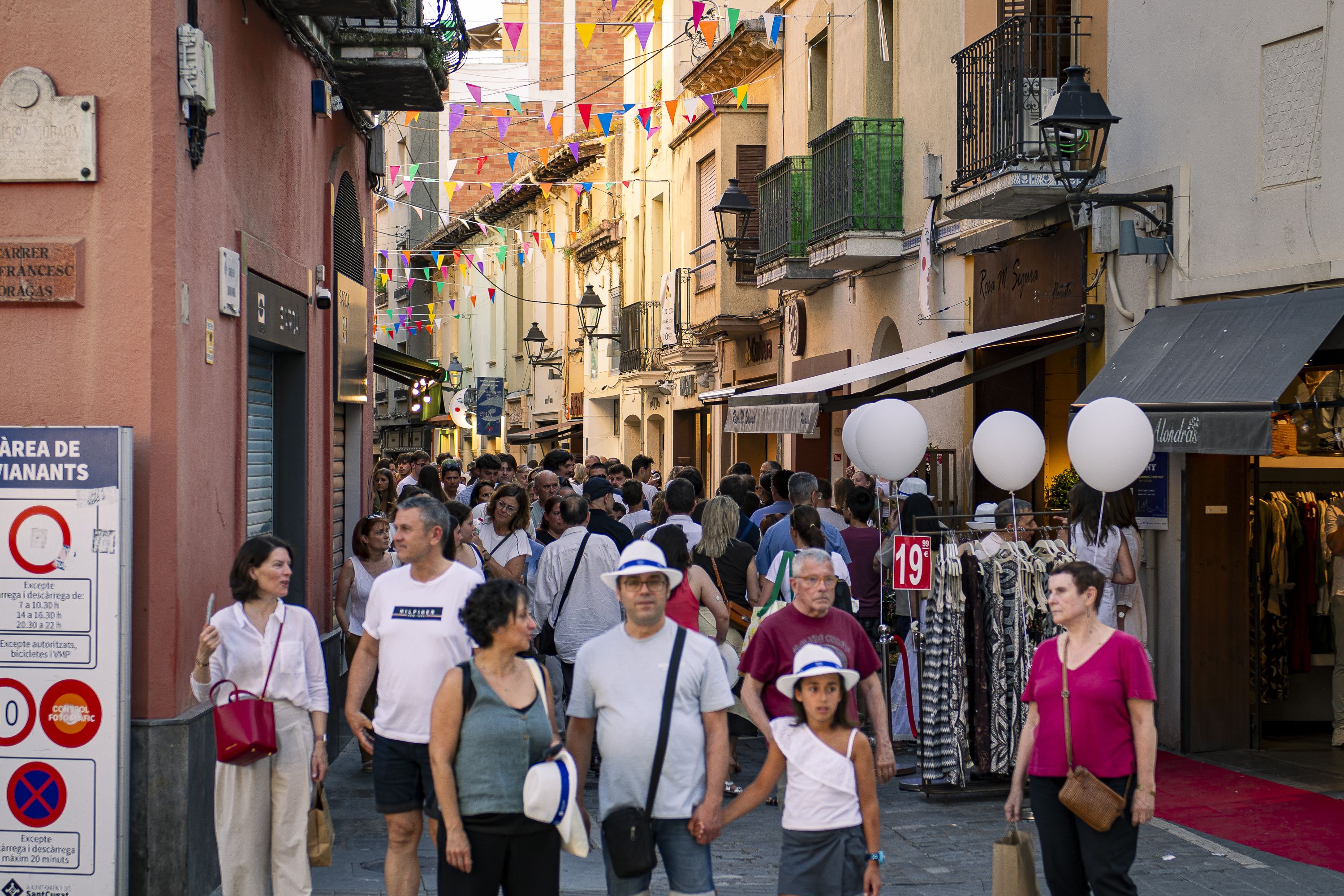 La Nit en Blanc 2026, la festa del comerç de Sant Cugat. FOTO: Pol Rodríguez (TOT Sant Cugat) 