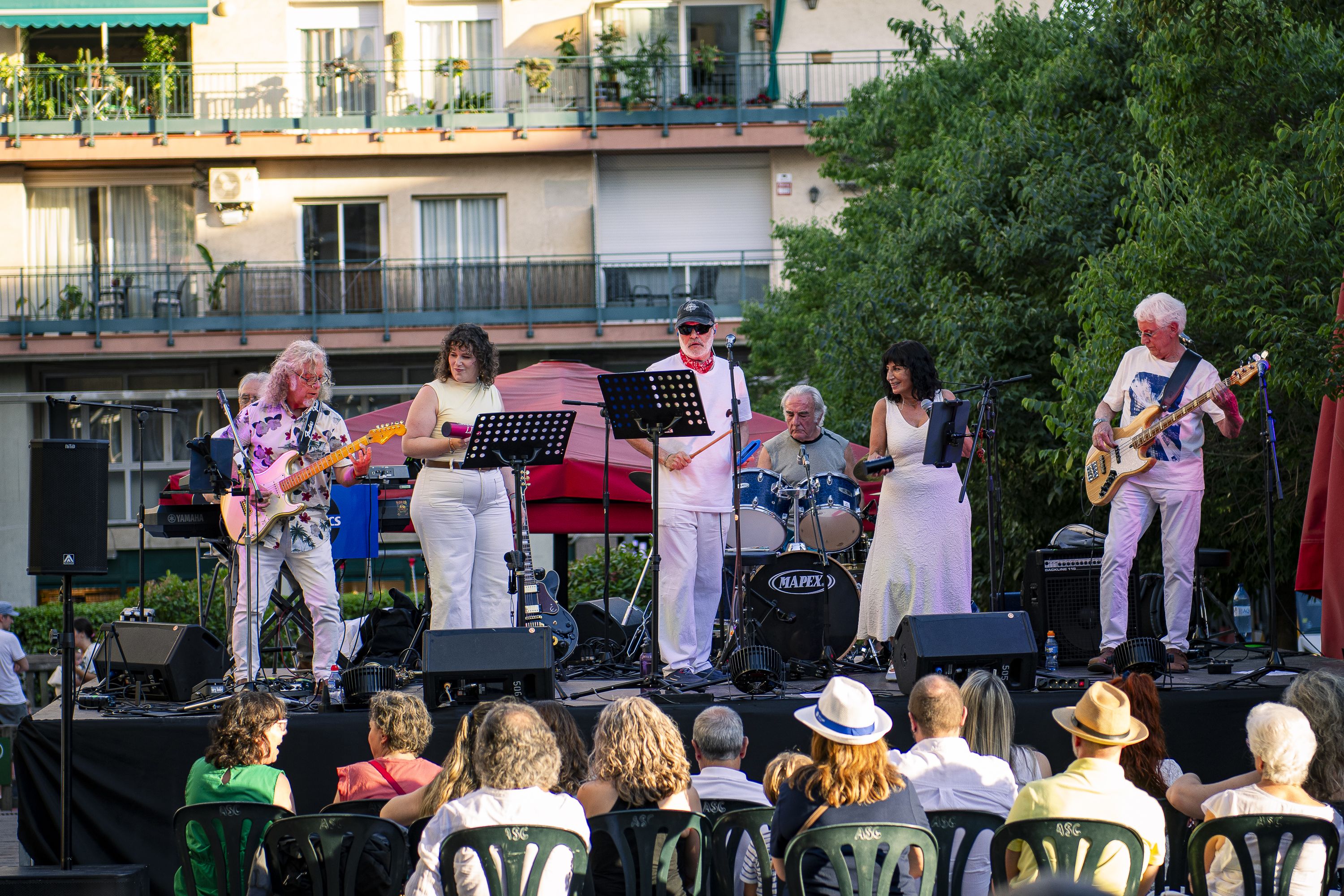 La Nit en Blanc 2026, la festa del comerç de Sant Cugat. FOTO: Pol Rodríguez (TOT Sant Cugat) 
