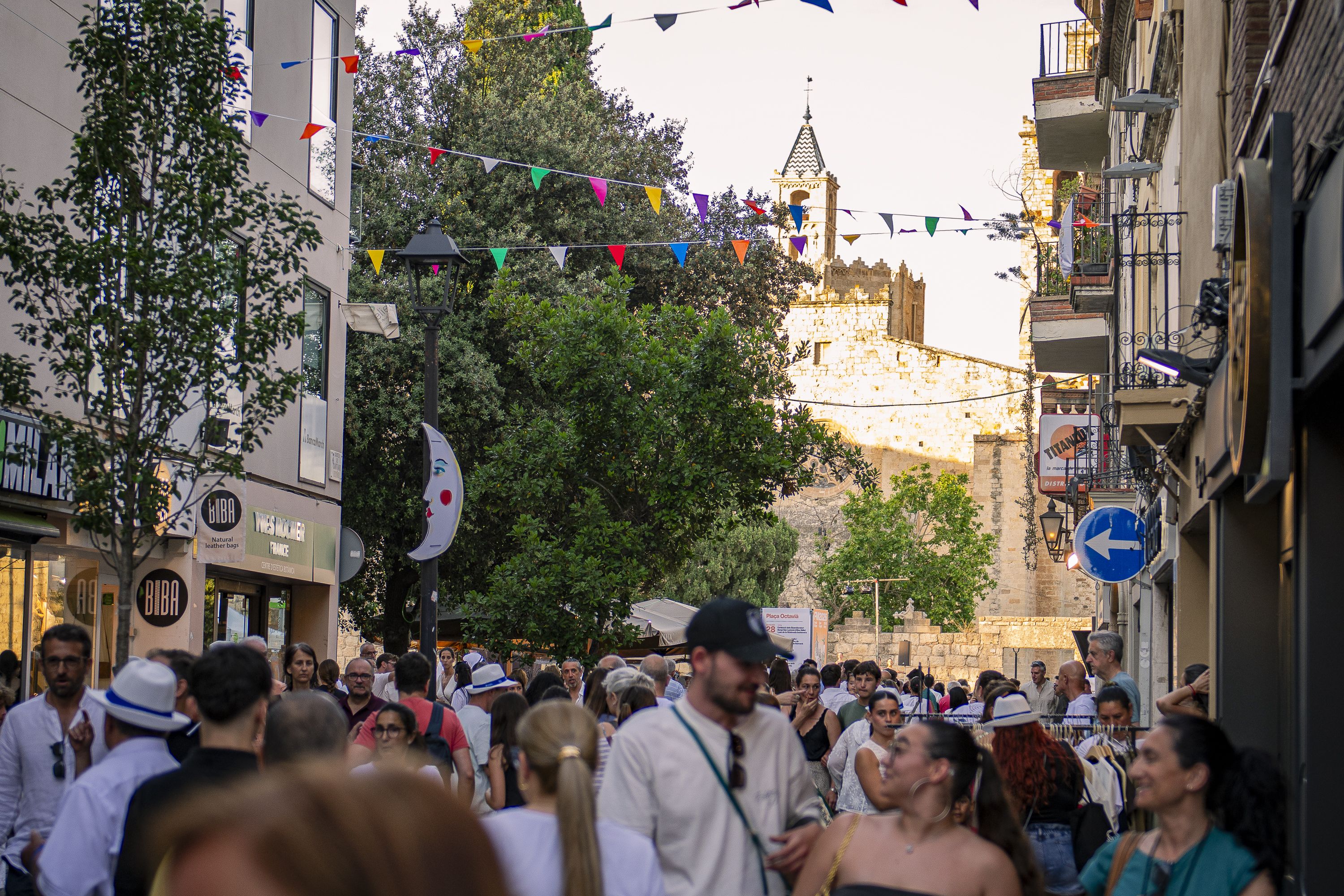 La Nit en Blanc 2026, la festa del comerç de Sant Cugat. FOTO: Pol Rodríguez (TOT Sant Cugat) 