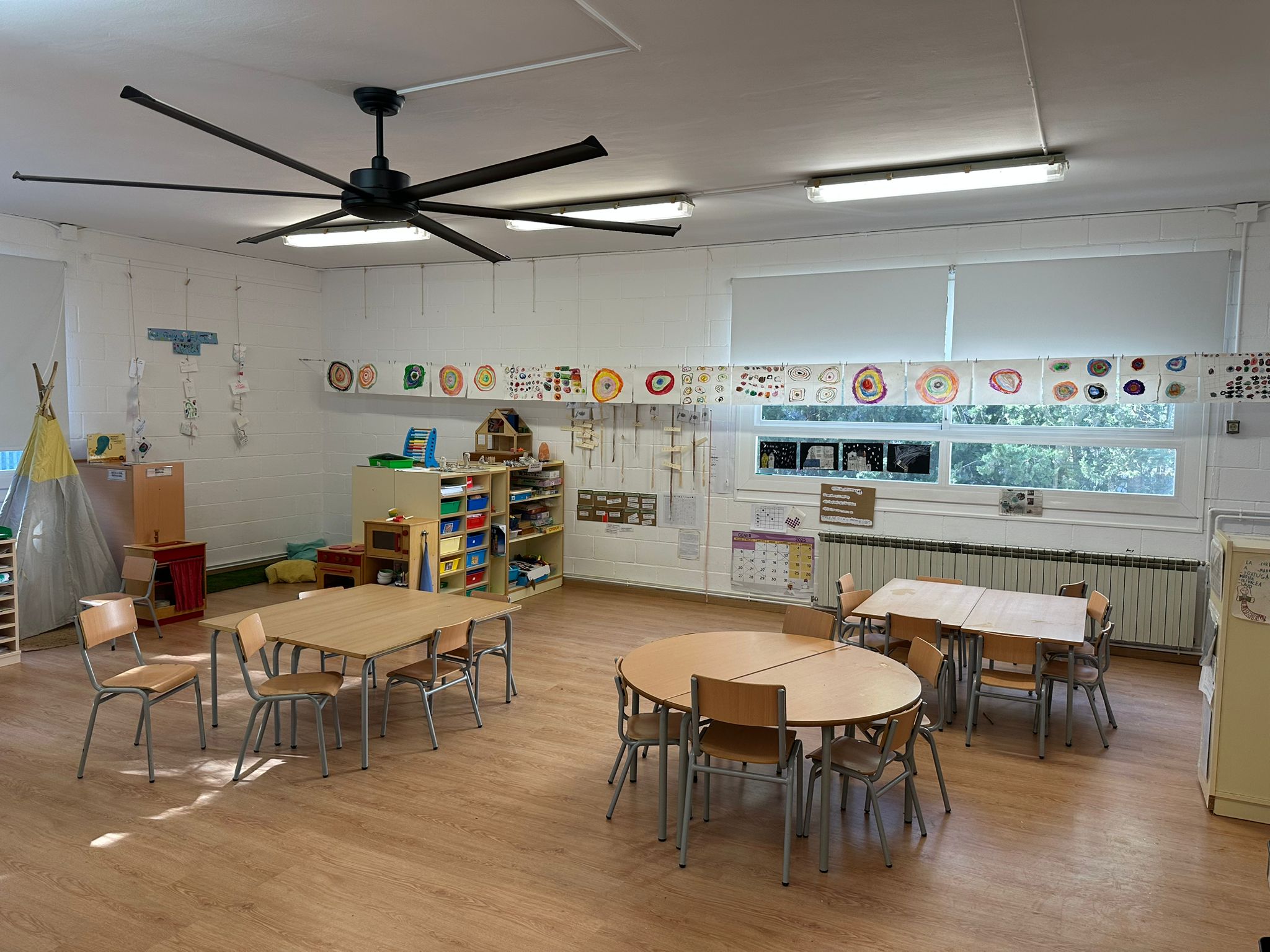 Ventilador de sostre a l'escola la Floresta FOTO: Ajuntament de Sant Cugat