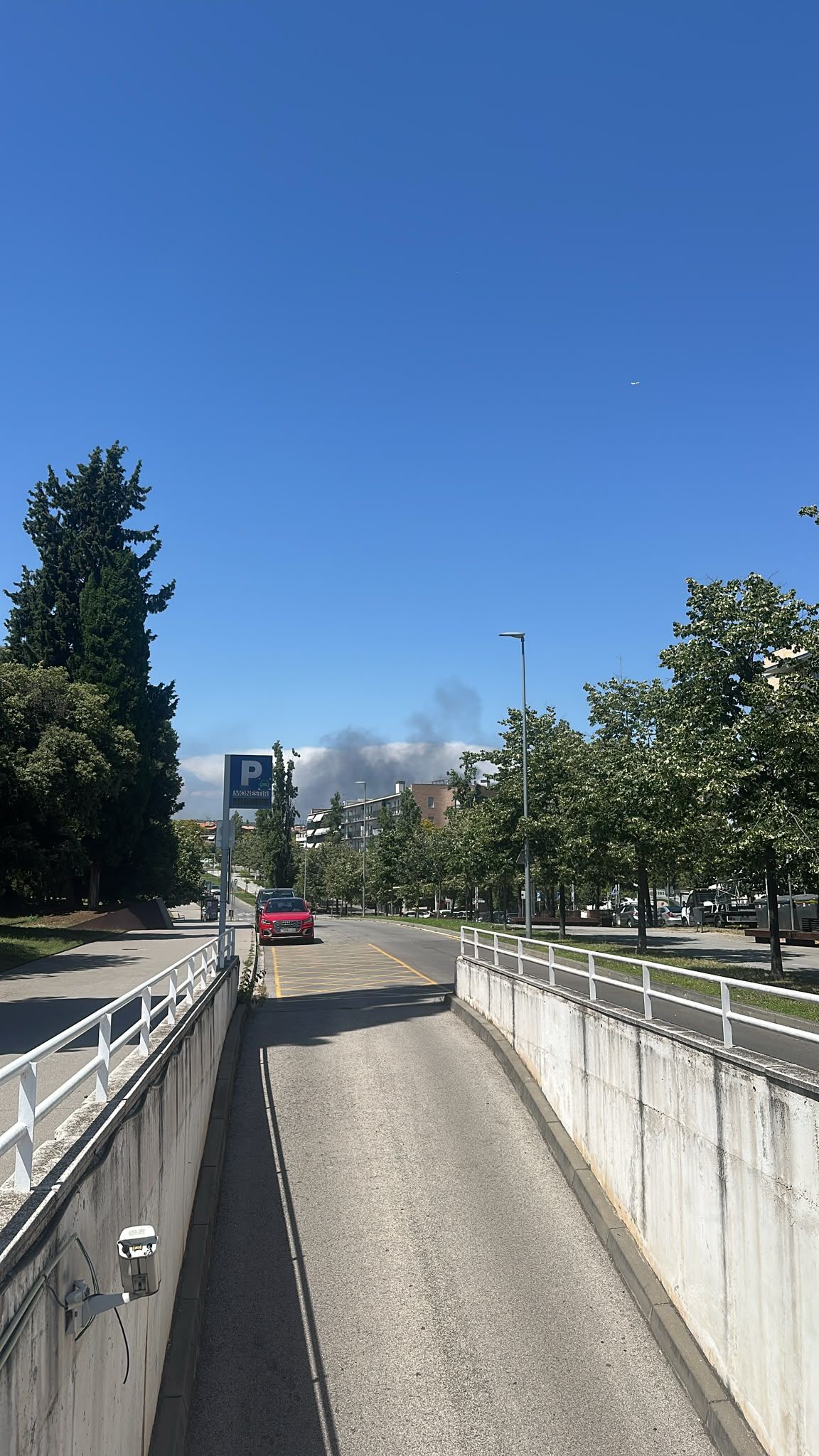 Columna de fum visible des de Sant Cugat. FOTO: TOT Sant Cugat.