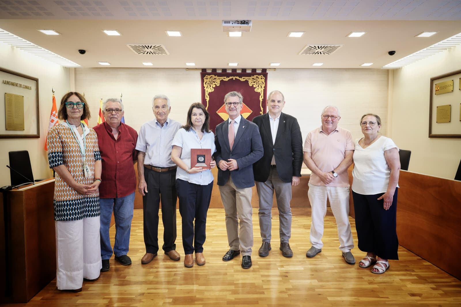 Lliurament de la medalla d’honor a l’Associació de Propietaris i Veïns de Valldoreix. FOTO: Ajuntament