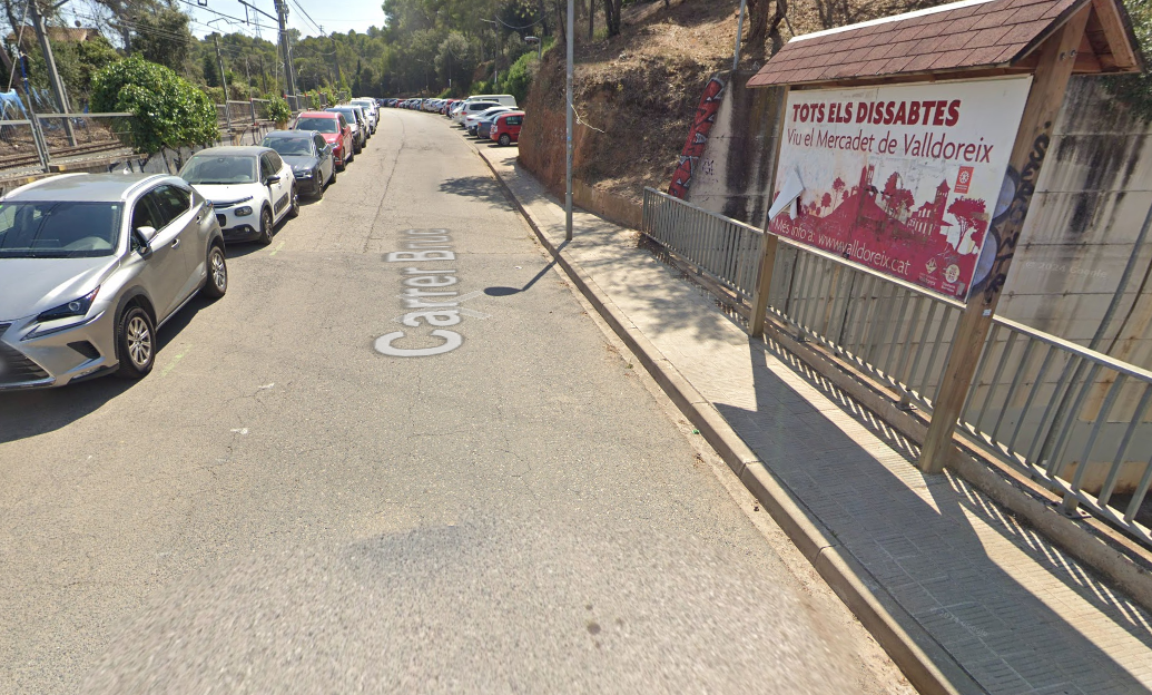 Retirar cotxes mal aparcats és essencial per poder realitzar el Mercadet de Valldoreix FOTO: Google Maps