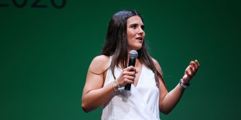 Adriana Ranera, jugadora del FC Barcelona, durant la gala de reconeixements de Sant Cugat de l'any 2026. FOTO: Ajuntament