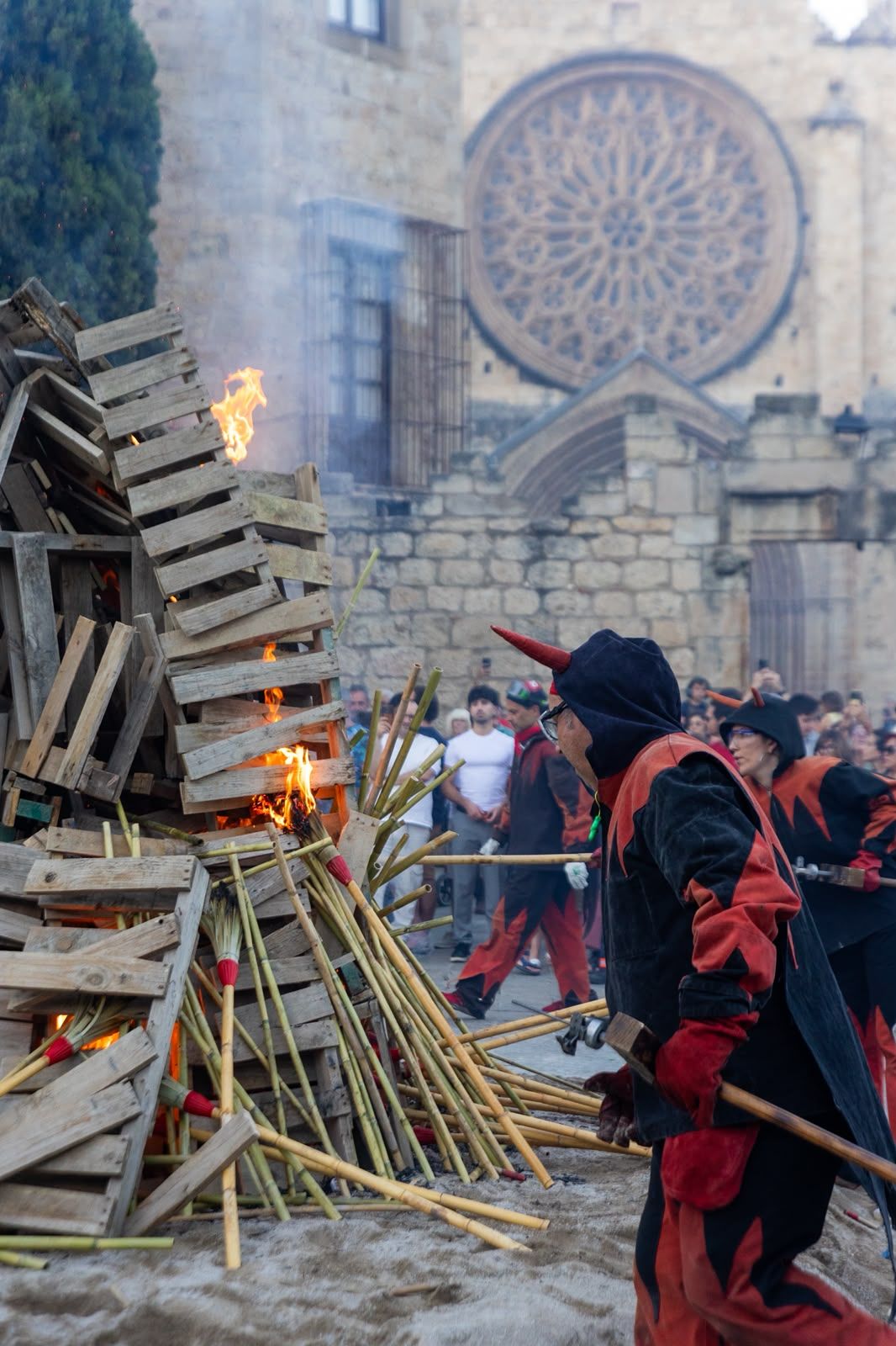 Flama del Canigó i encesa de la foguera 2026. FOTO: Ajuntament