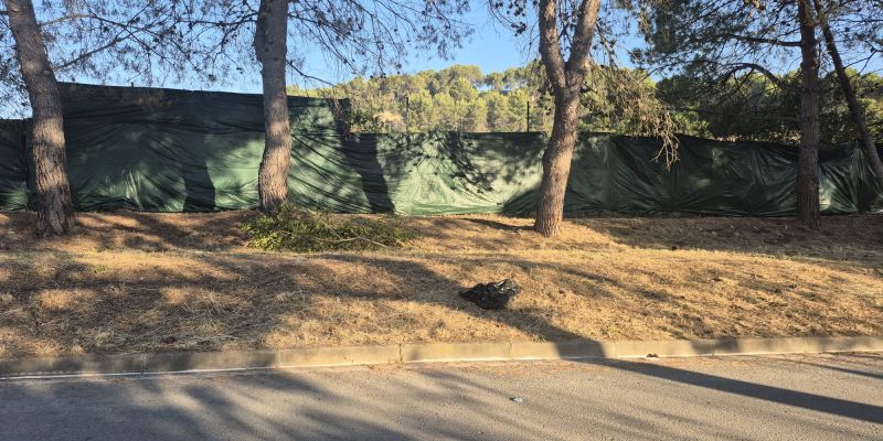 S'han tapat algunes tanques perquè no es vegi el rodatge FOTO: TOT Sant Cugat