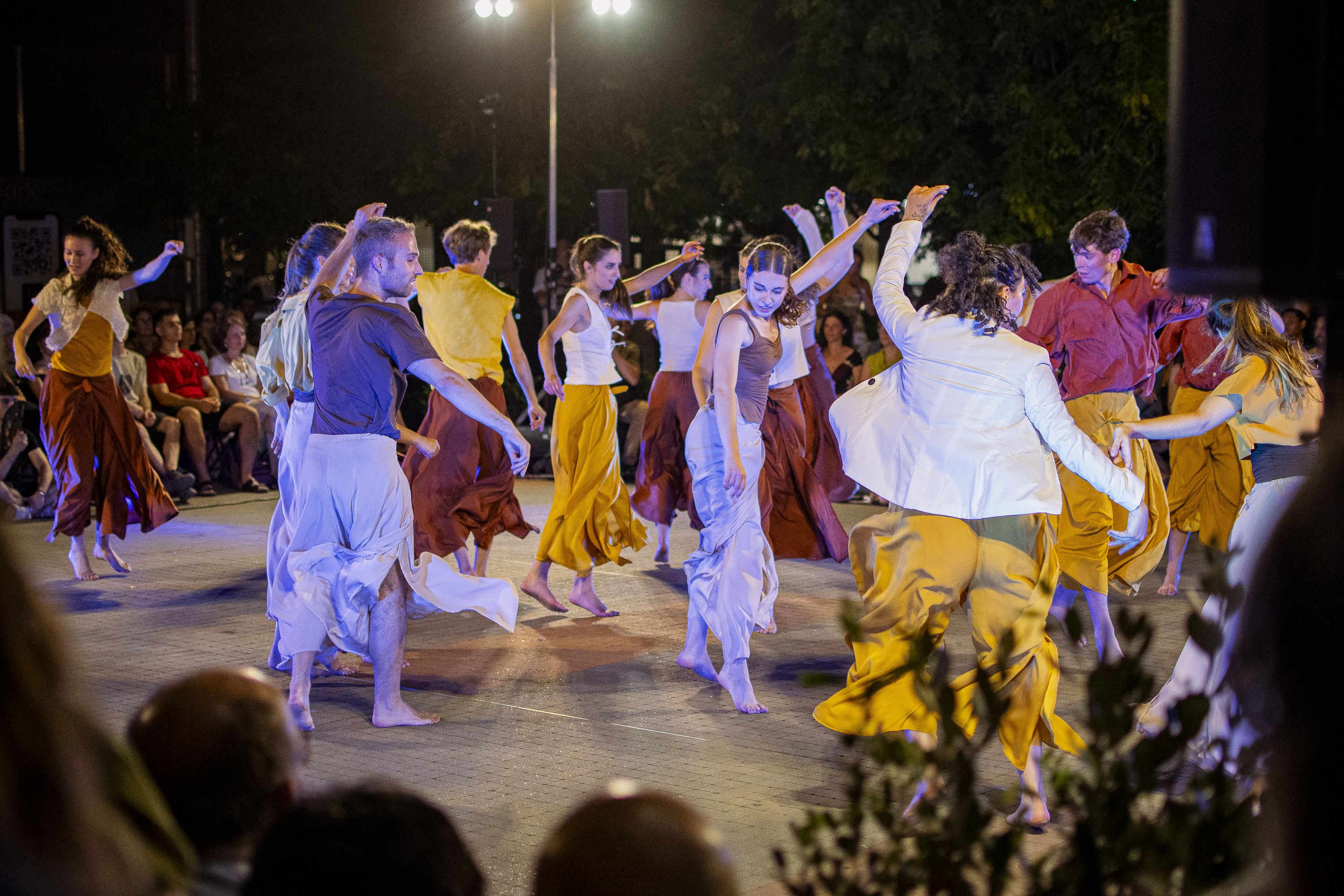 Esbart Sant Cugat: “Condemnades a dansar”.