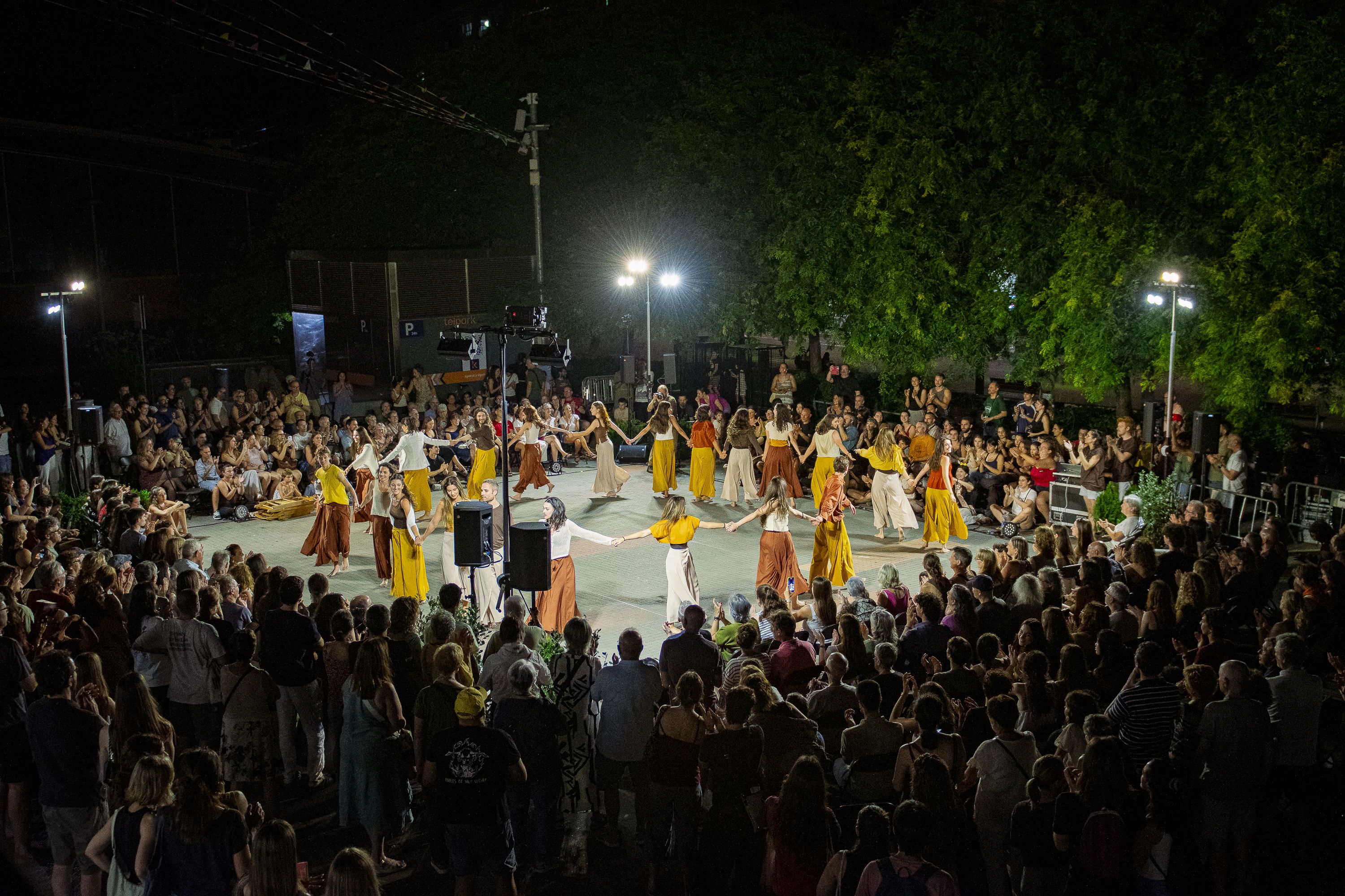 Espectacle "Condemnades a dansar" de l'Esbart Sant Cugat. FOTO: Pol Rodríguez (TOT Sant Cugat)