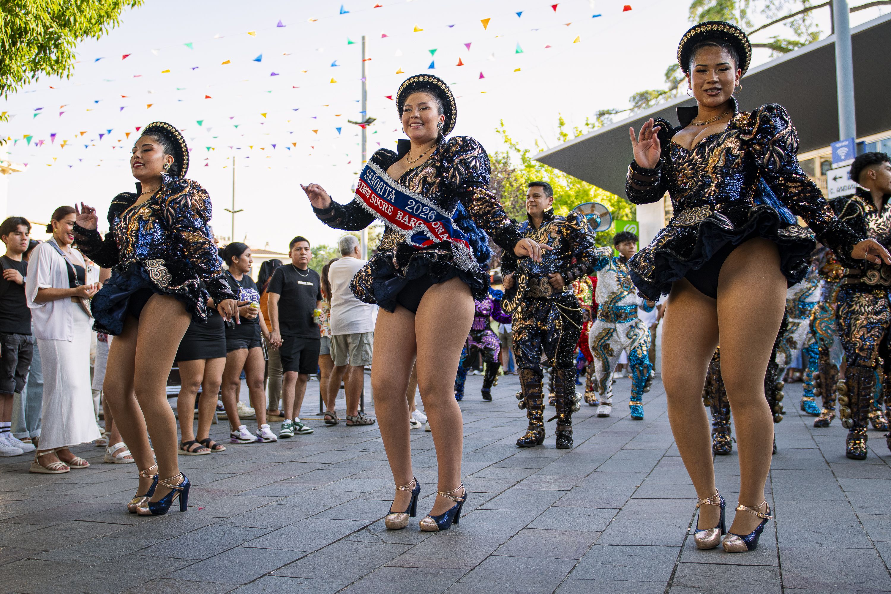 Rua de balls tradicionals: de Bolívia. FOTO: Pol Rodríguez (TOT Sant Cugat)
