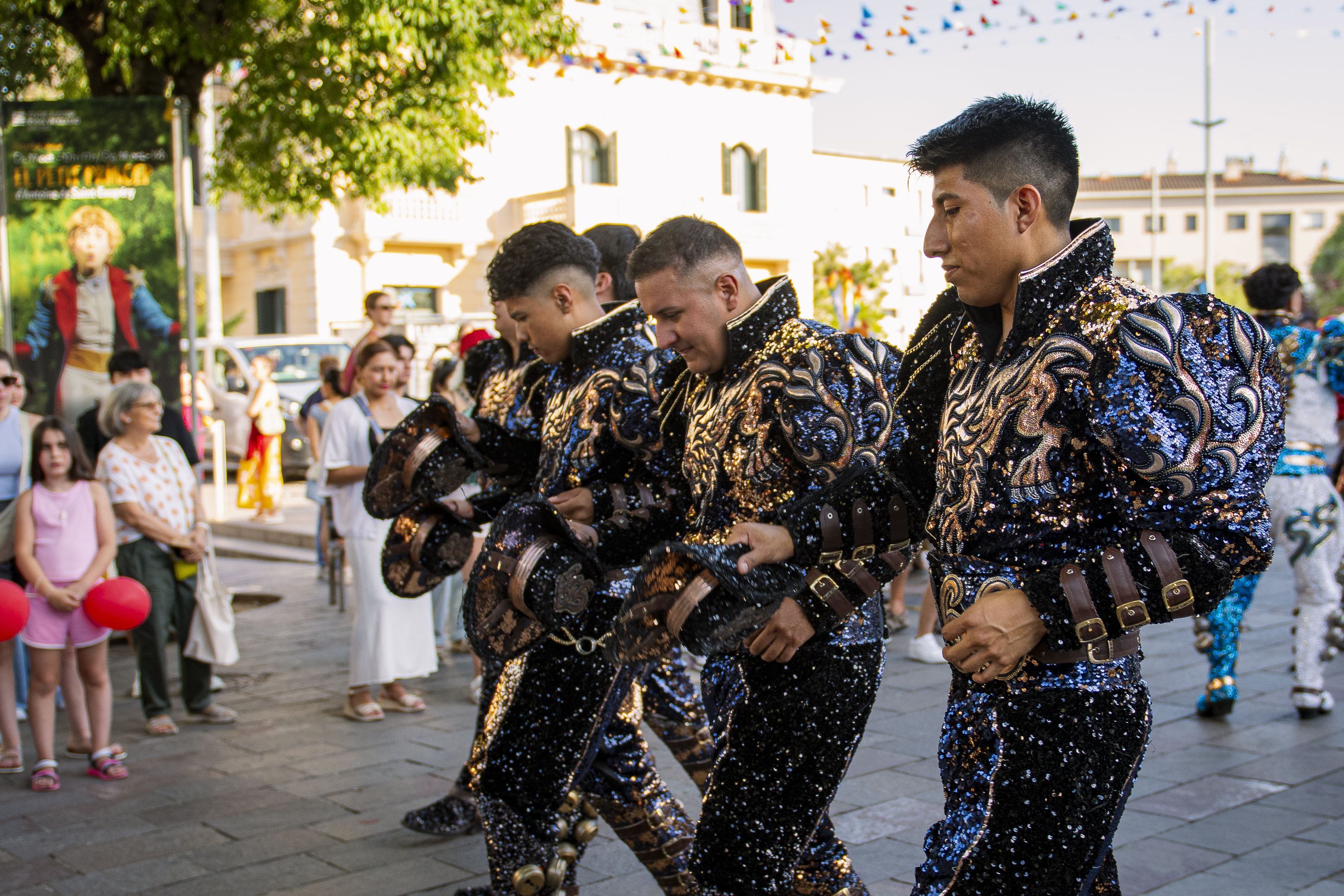 Rua de balls tradicionals: de Bolívia. FOTO: Pol Rodríguez (TOT Sant Cugat)