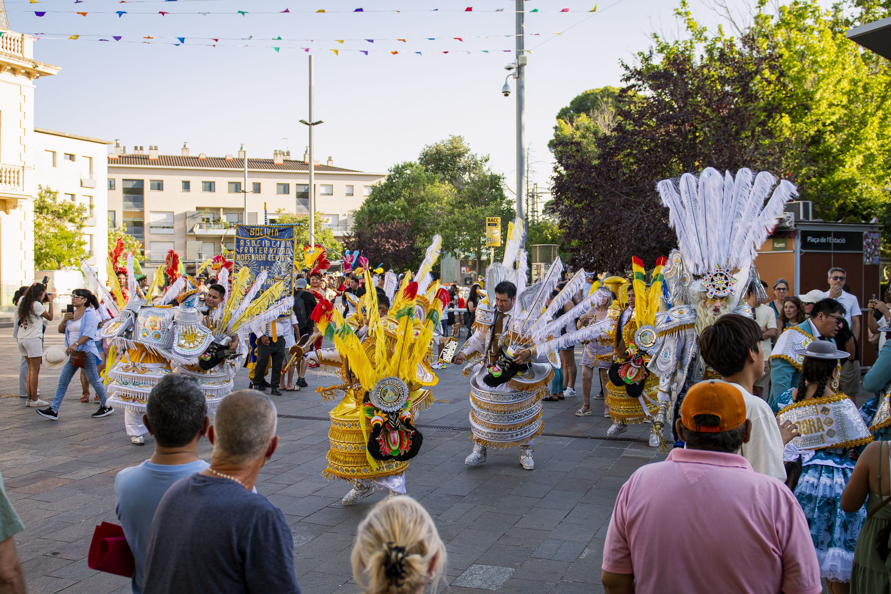 Rua de balls tradicionals: de Bolívia. FOTO: Pol Rodríguez (TOT Sant Cugat)