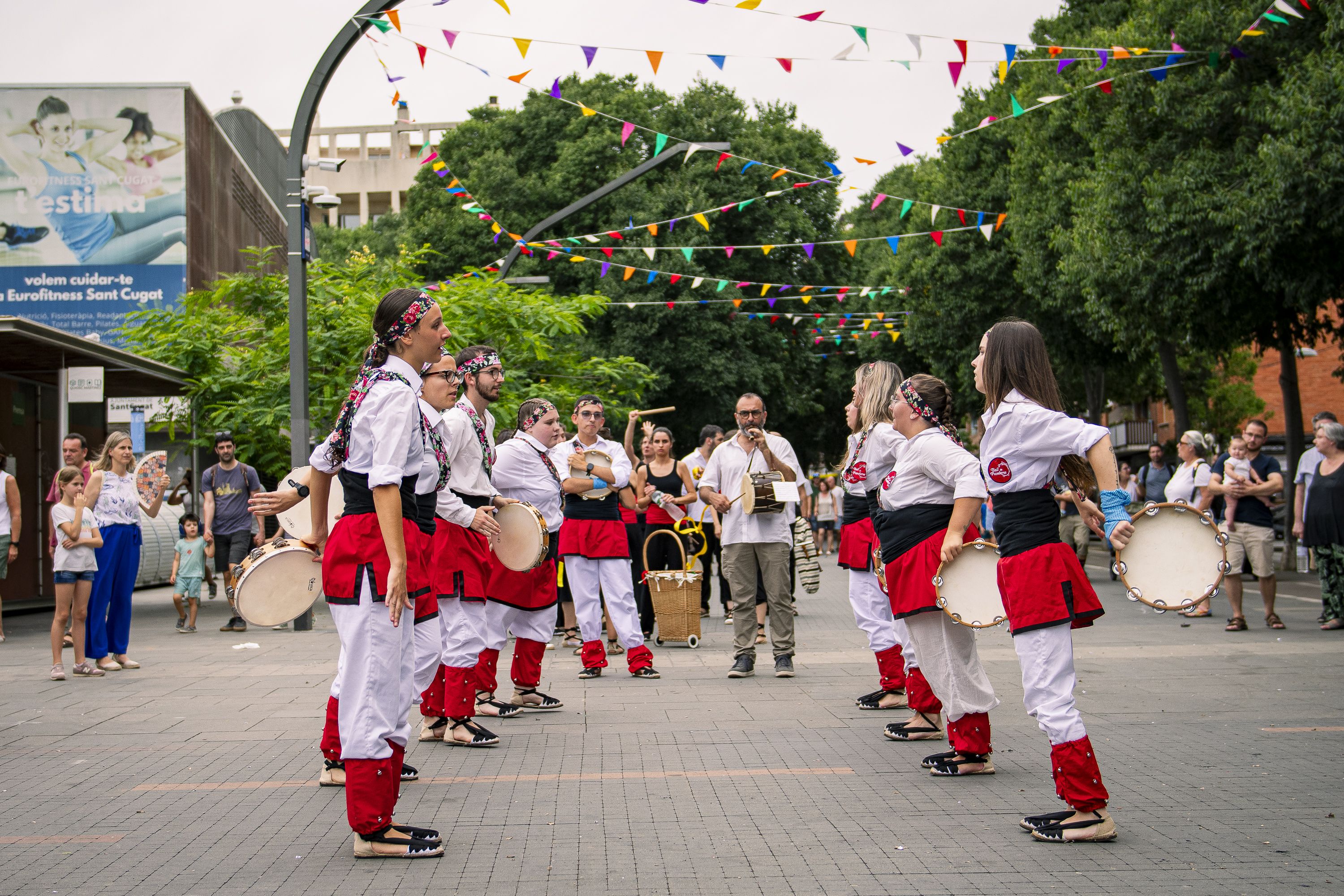 Cercavila de balls i entremesos. FOTO: Pol Rodríguez (TOT Sant Cugat)