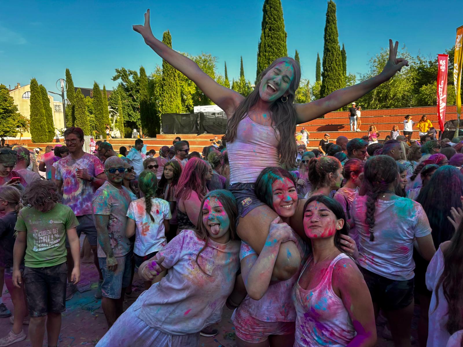 La Festa Holi ha tornat al Parc Ramon Barnils