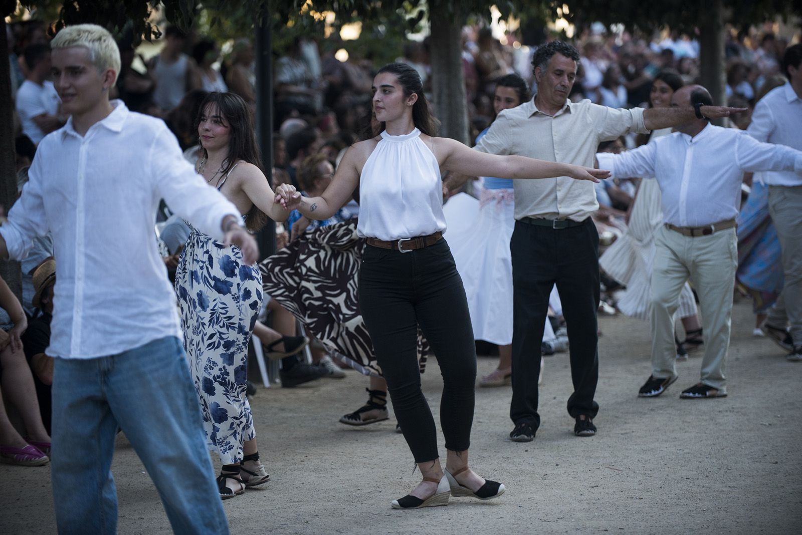 "Paga-li, Joan", ball del vano i el ram. FOTO: Bernat Millet. (Tot Sant Cugat)