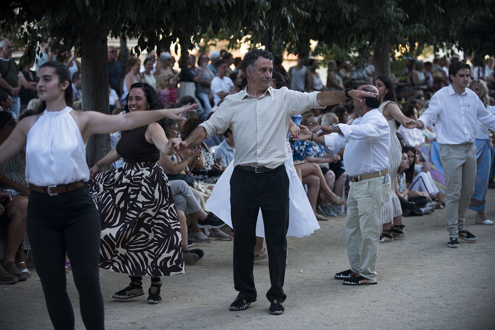 "Paga-li, Joan", ball del vano i el ram. FOTO: Bernat Millet. (Tot Sant Cugat)