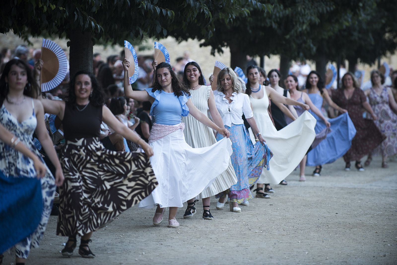 "Paga-li, Joan", ball del vano i el ram. FOTO: Bernat Millet. (Tot Sant Cugat)