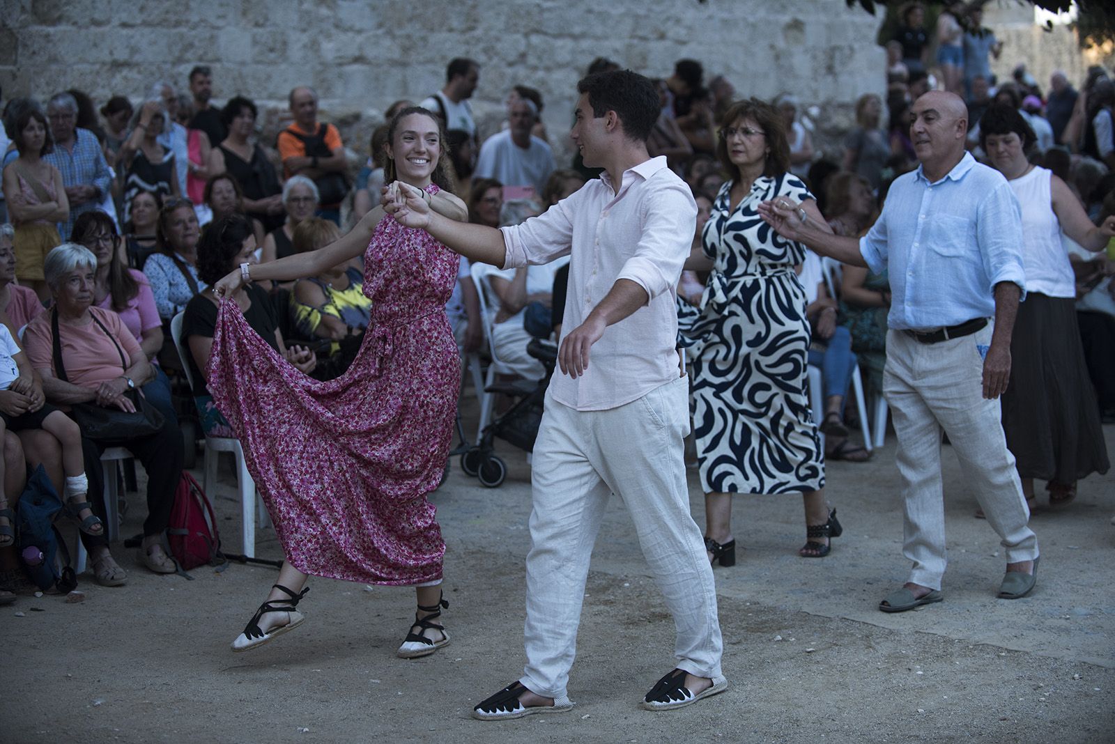 "Paga-li, Joan", ball del vano i el ram. FOTO: Bernat Millet. (Tot Sant Cugat)